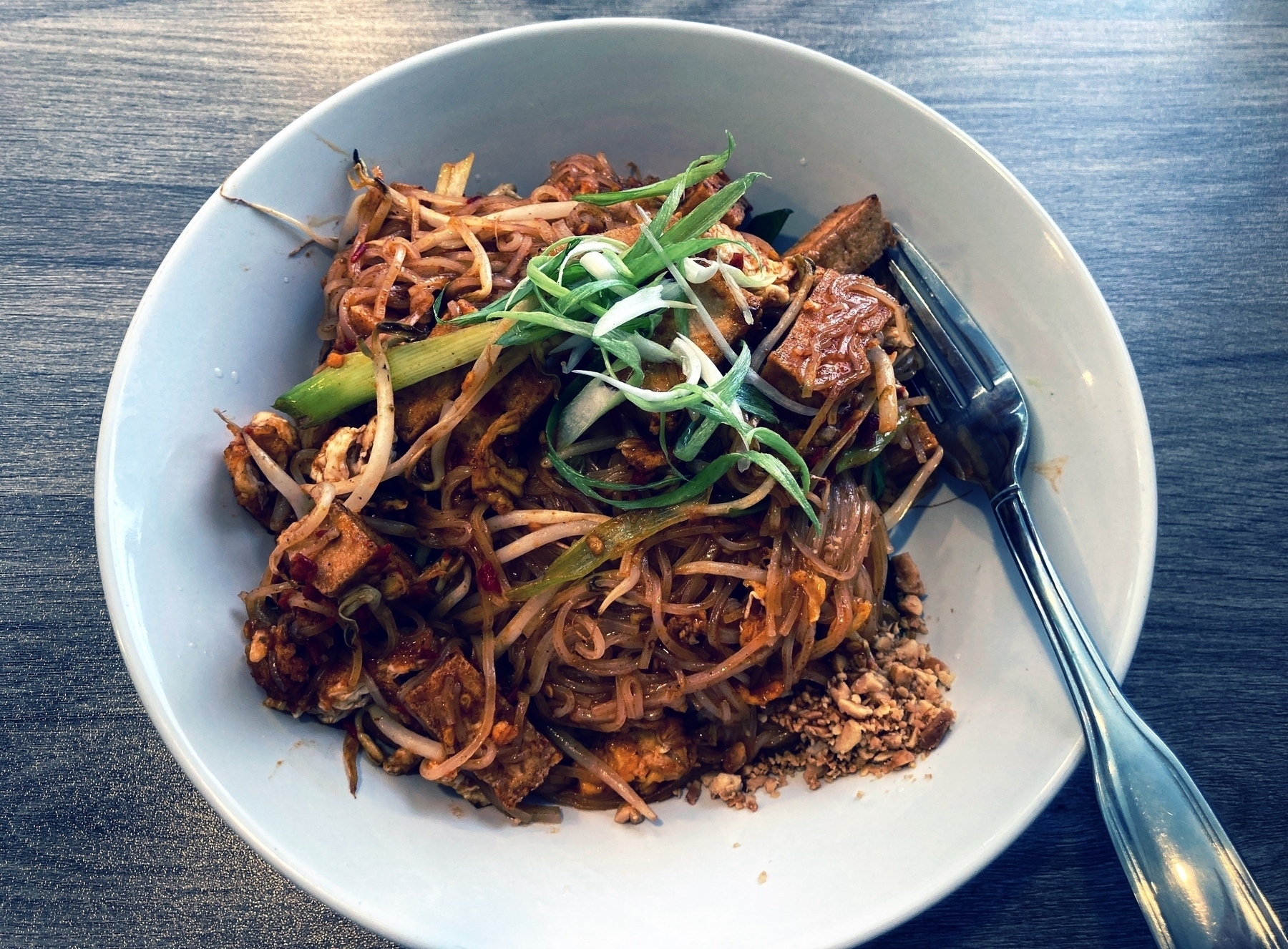 Image: plate of spicy tofu pad thai