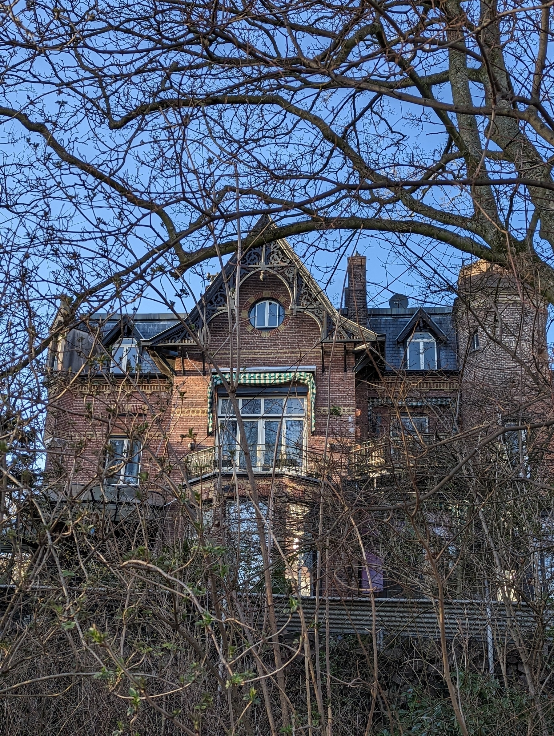 A house near the Vondelpark that I thought looked cool and haunted.