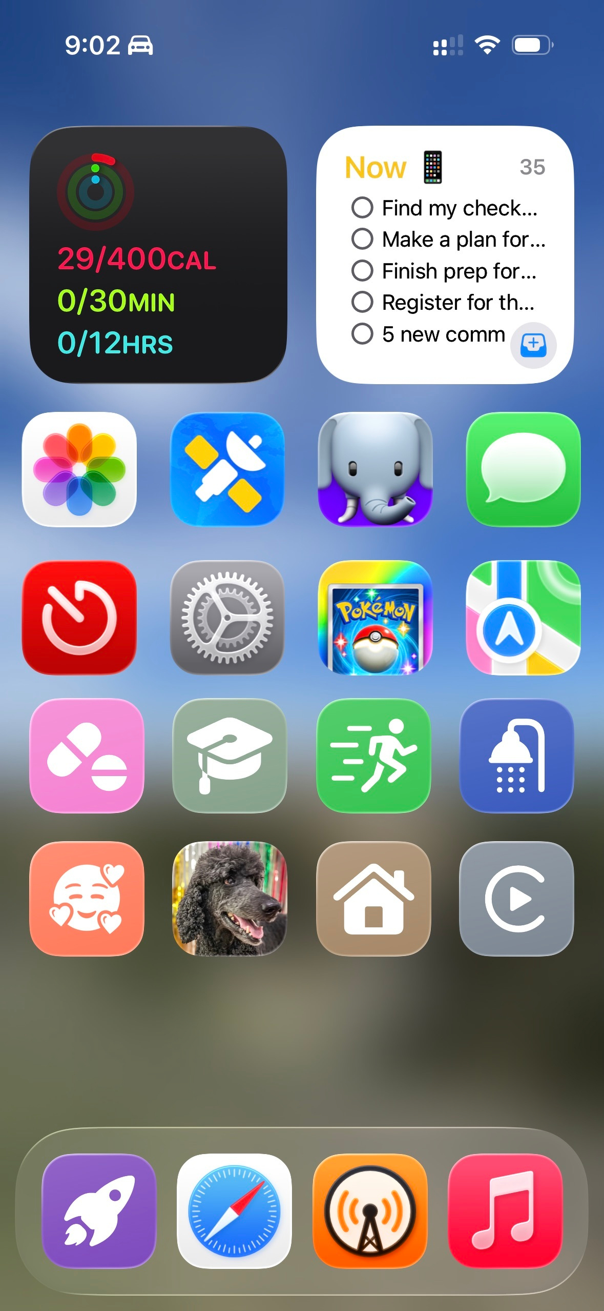 An iOS home screen in Large icon mode without labels under the icons, showing the same thing as the Small icon mode screenshot before this.