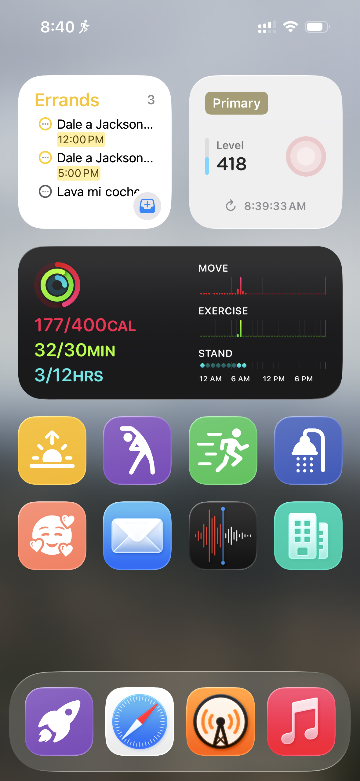An iOS home screen in Large icon mode without labels under the icons, showing the same thing as the Small icon mode screenshot before this.