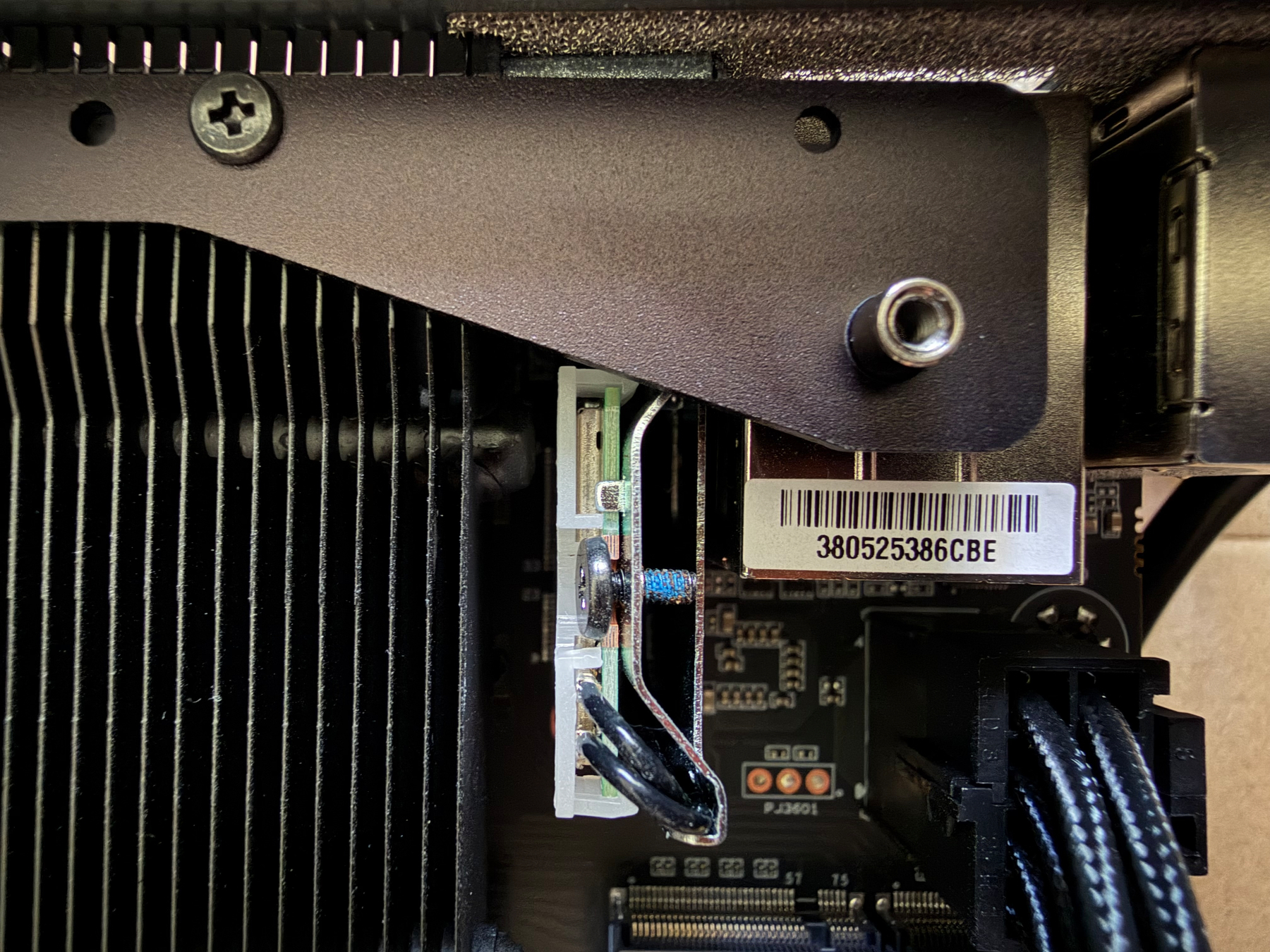 Another photo of the Intel Dual Band Wireless AX200NGW WiFi 6 to show you how it is neatly installed in the frame