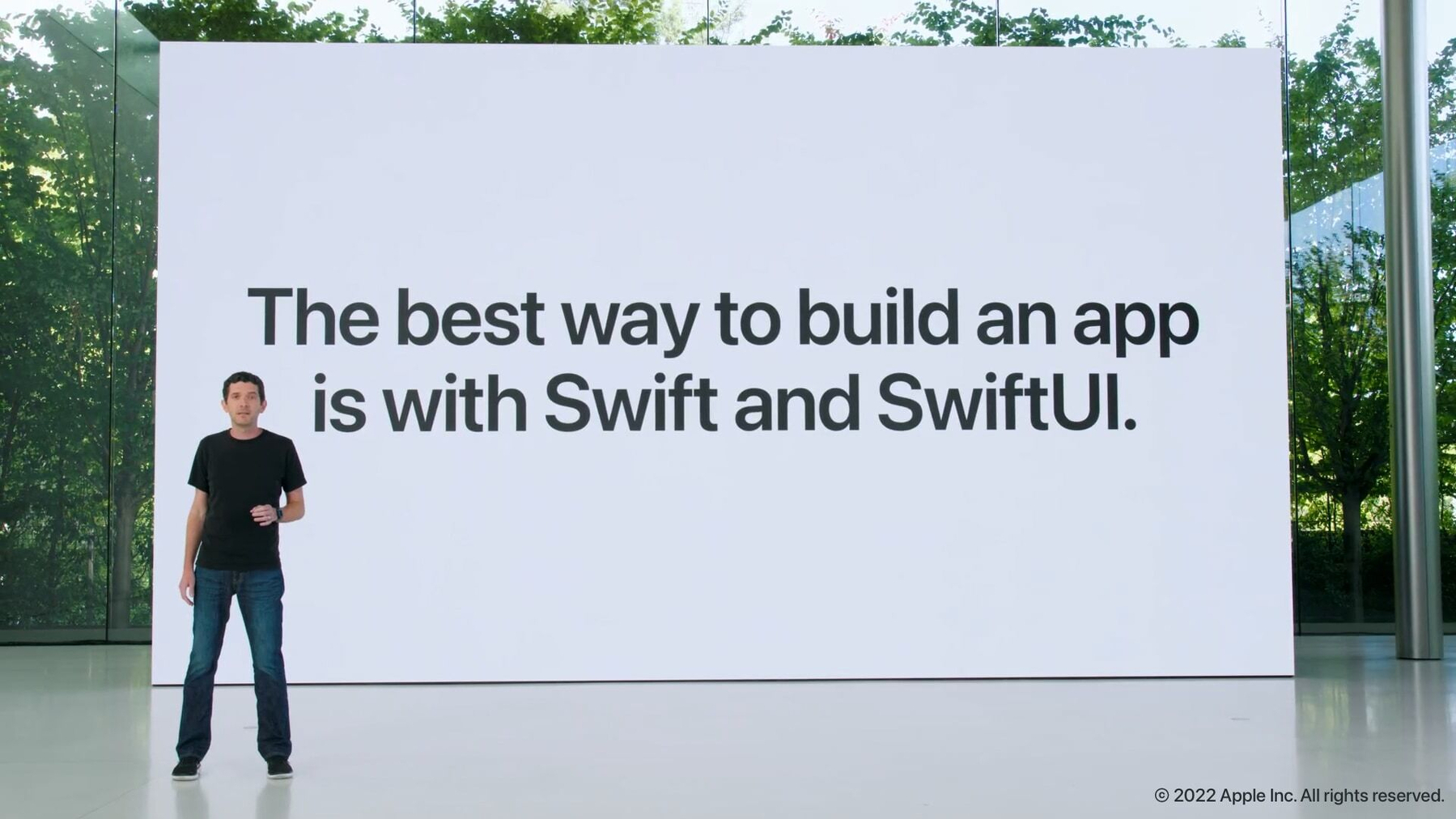 WWDC Slide with the message "The best way to build an app is with Swift and SwiftUI"