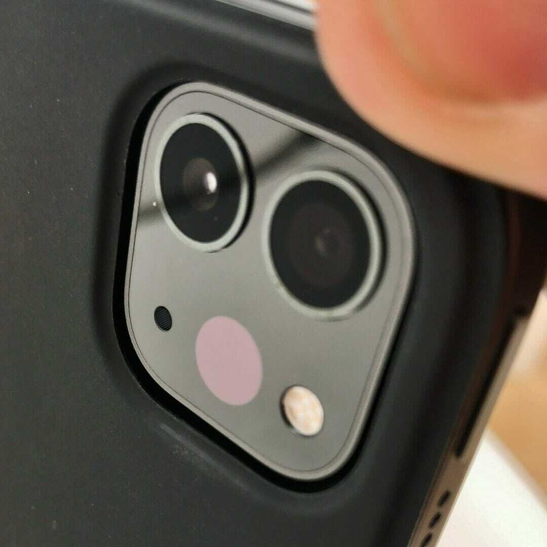 iPad Pro 2020 LiDAR Scanner and back camera.