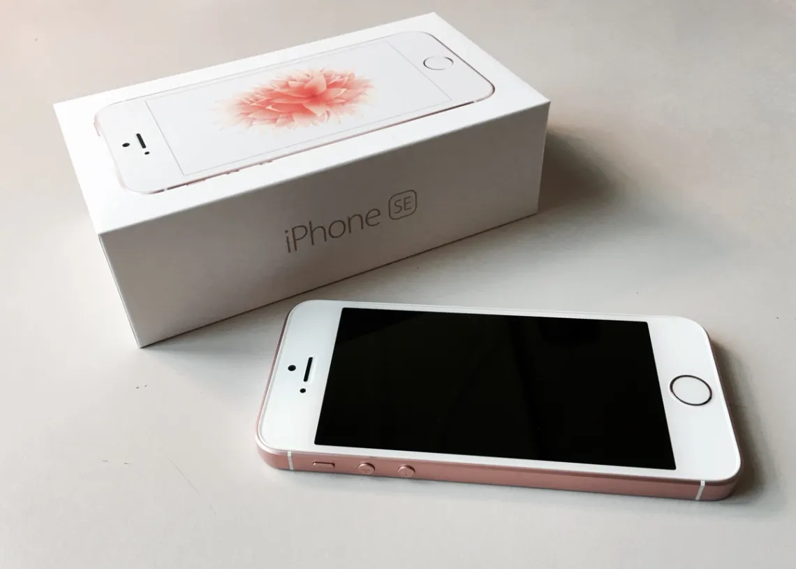 Apple iPhone SE
