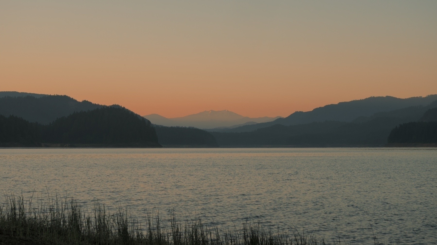 lake with mountain in the dawn