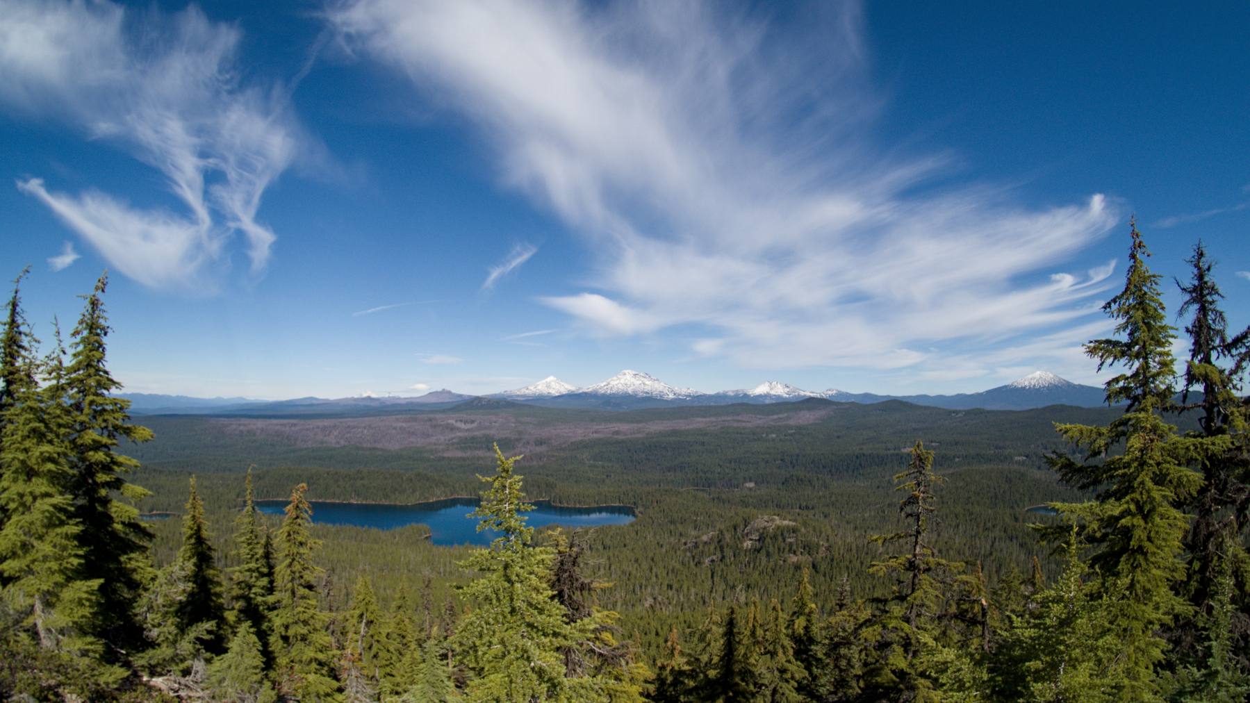 Cascades volcanoes behind Mink Lake