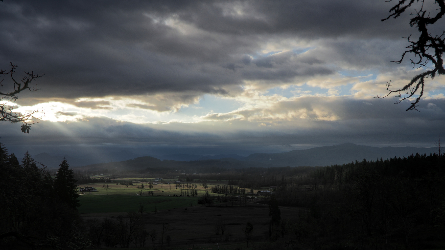 clouds, farm, rays of sunlight