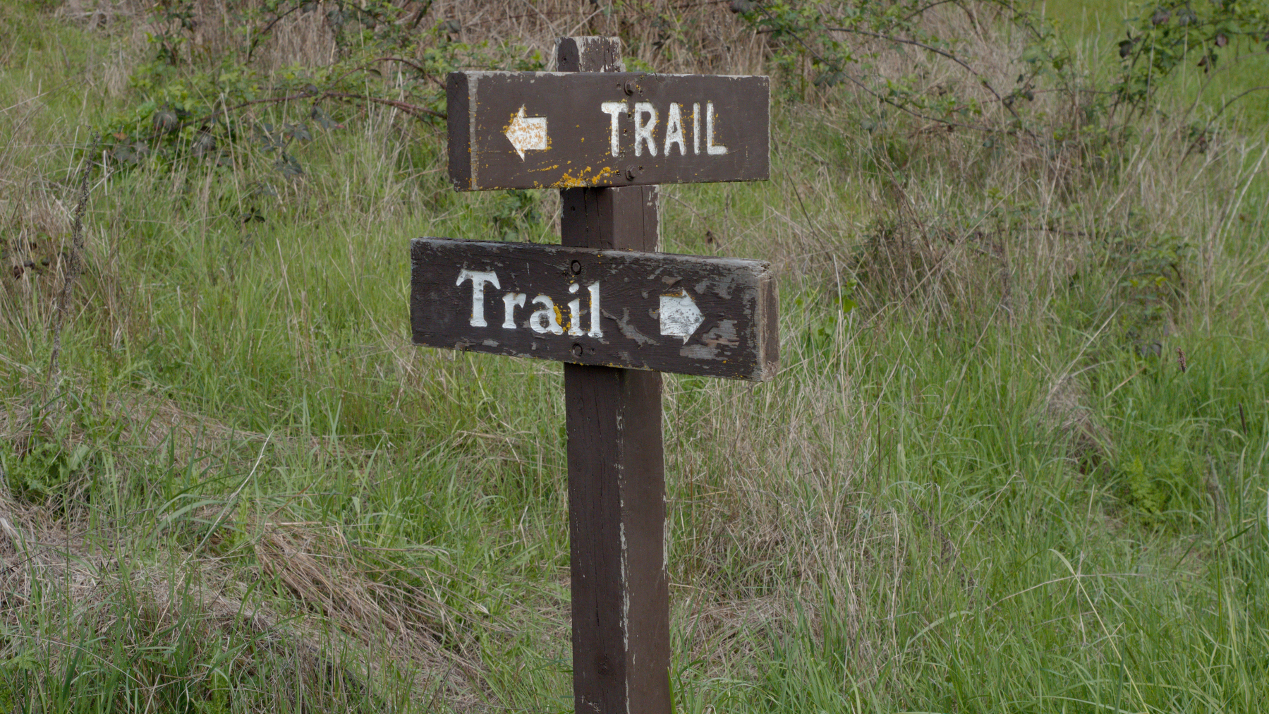 inconsistent trail intersection sign