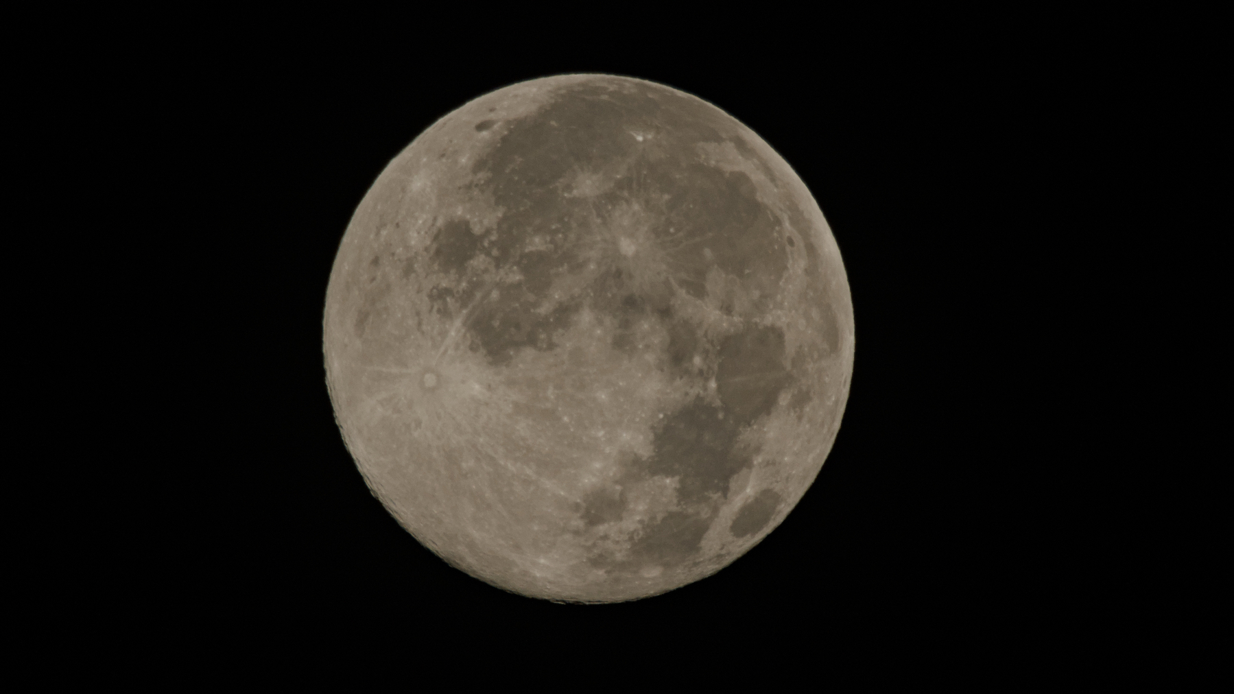 full moon in a black sky