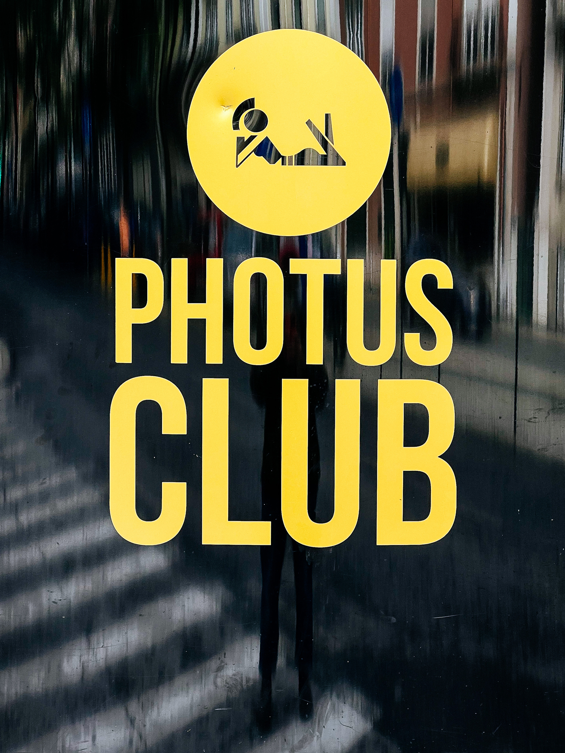 A business sign, “photus club”