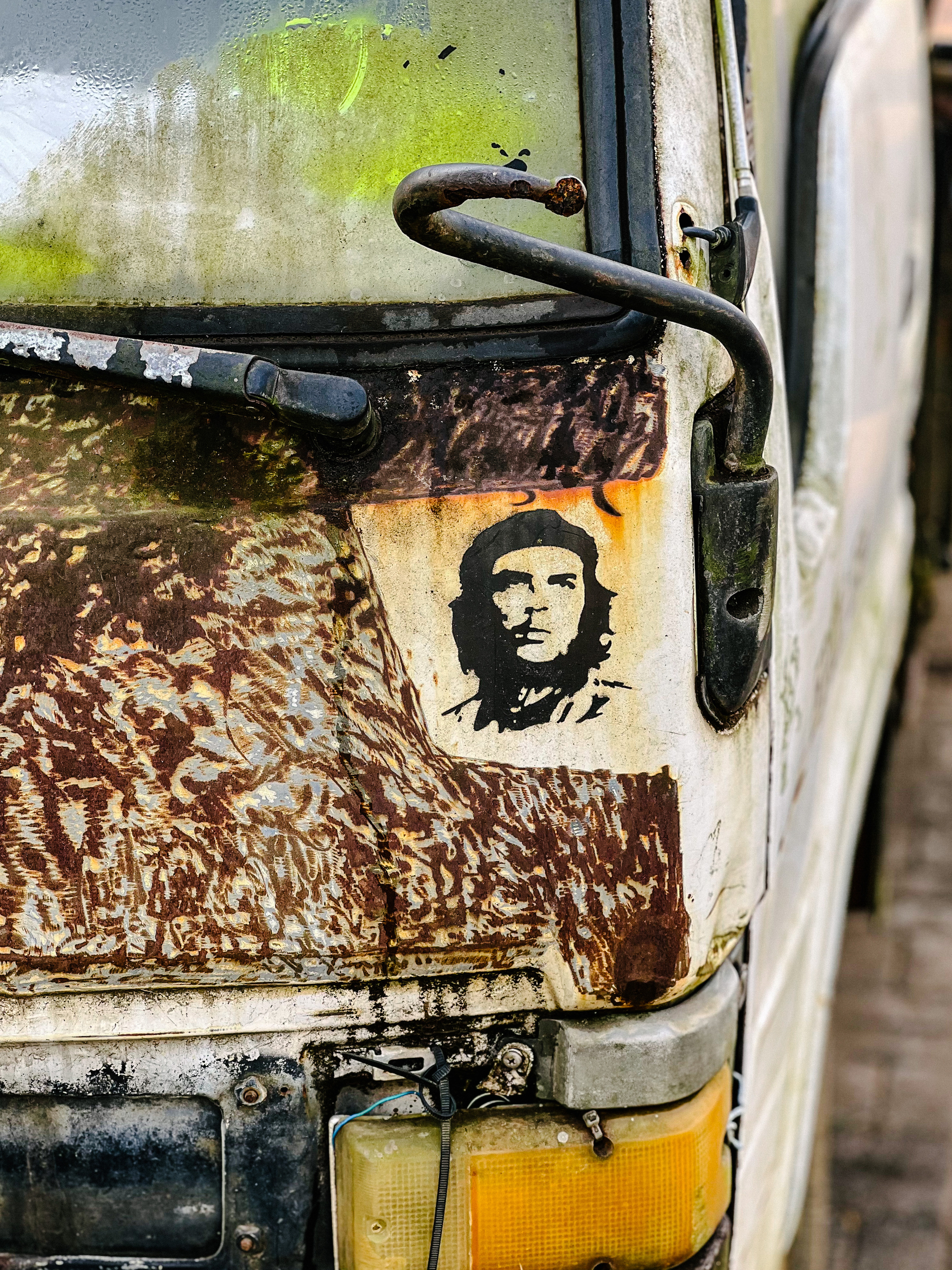 The classic Che Guevara portrait in a derelict truck. 