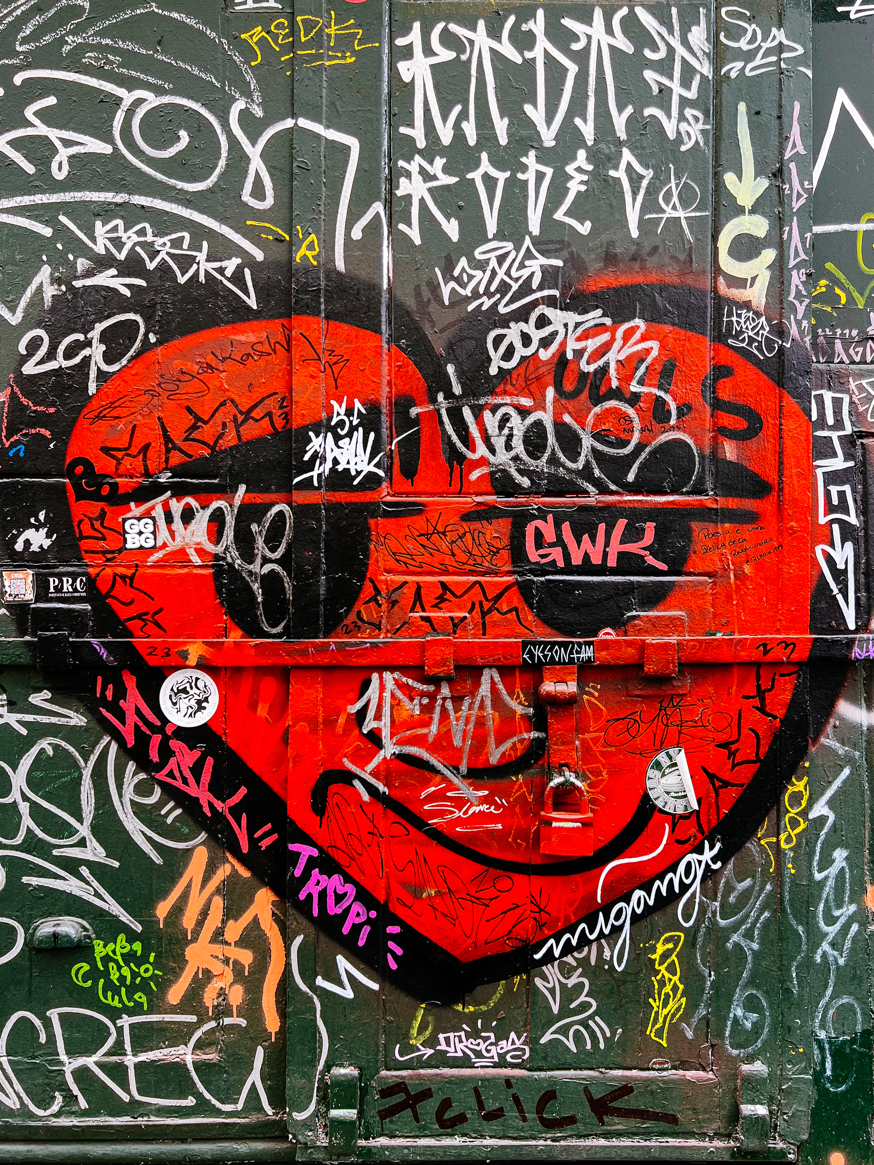 A graffitied heart.