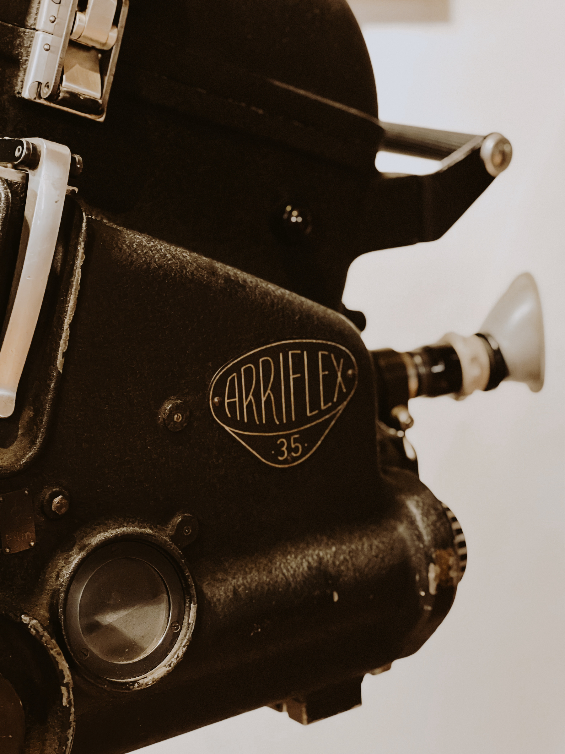 Vintage Arriflex 35mm film camera with visible branding on a neutral background.
