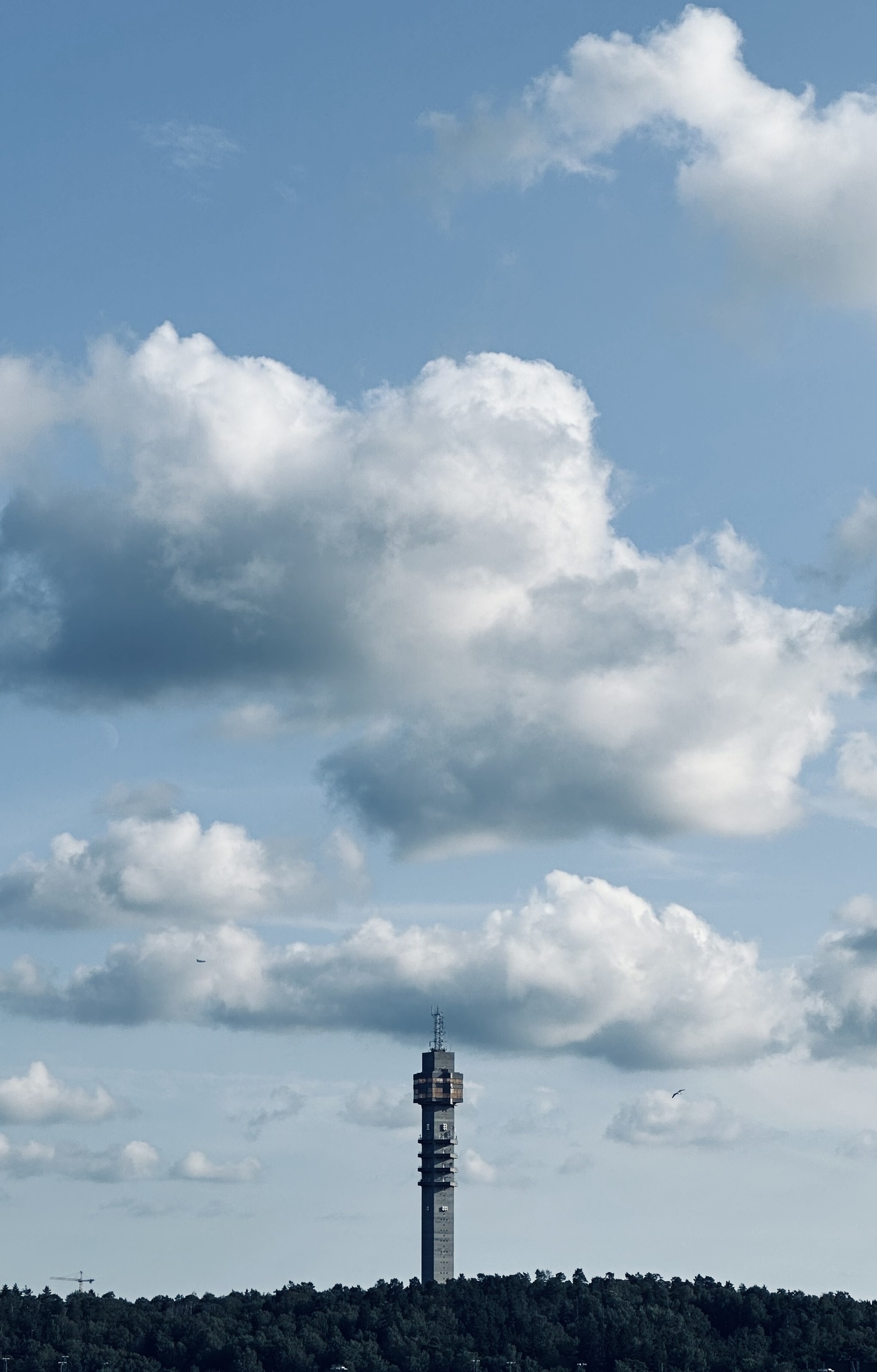 Kaknäs TV and radio tower in Stockholm, stood atop a hill under some clouds.