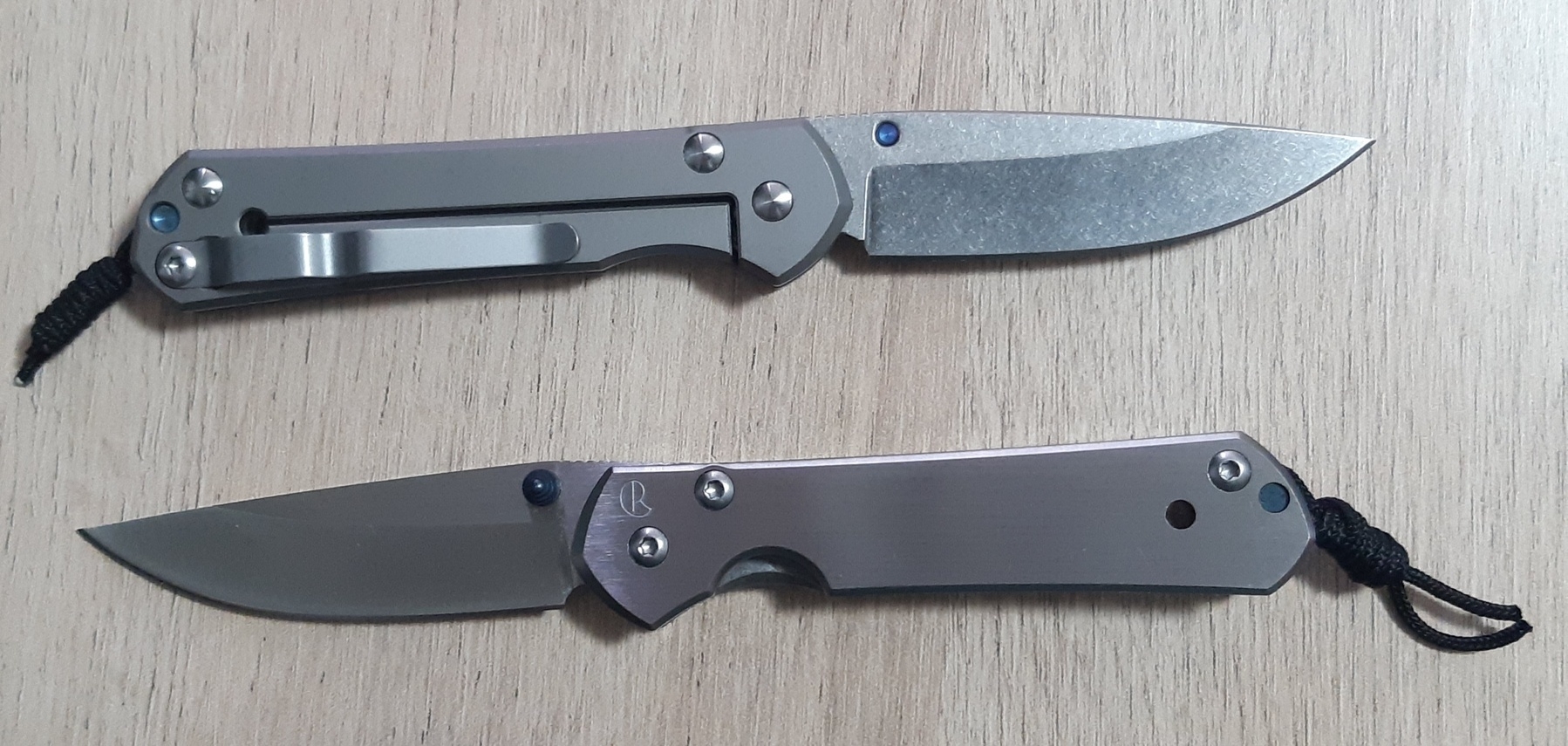 Photo of two opened folding knives.