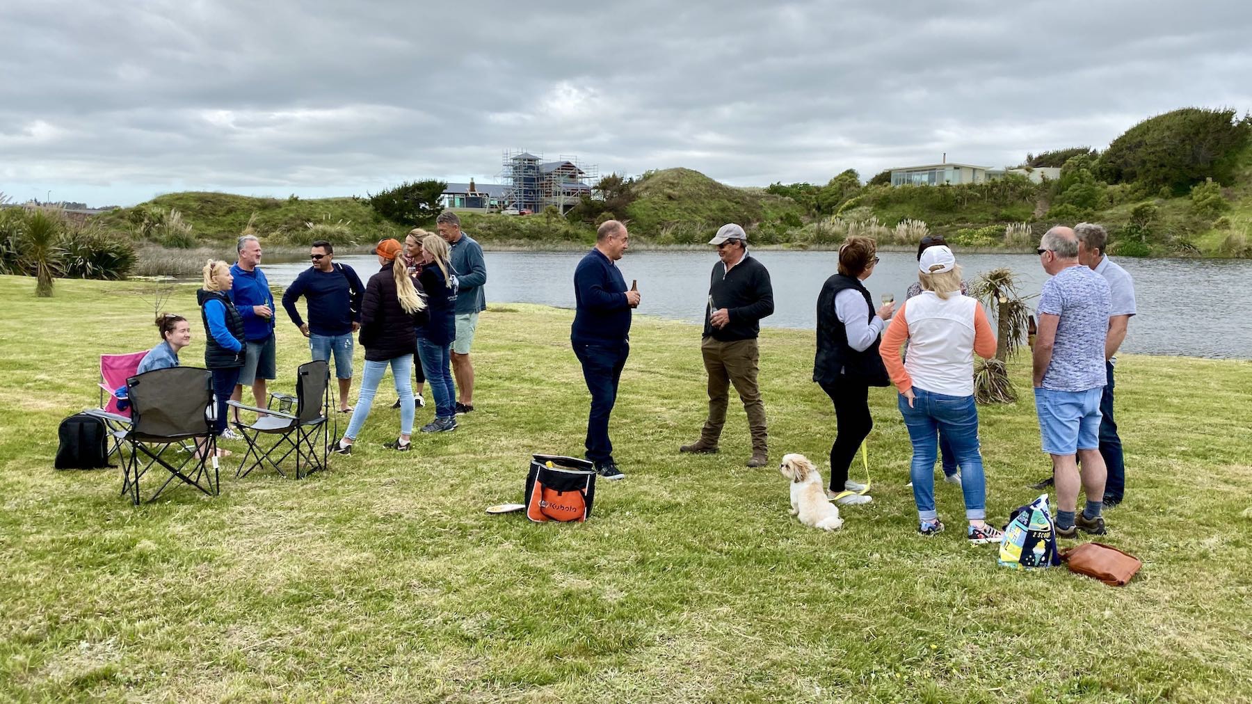 More people chatting, and a dog. 