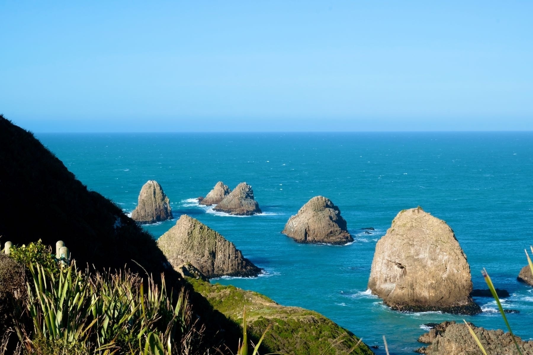 Nugget Point, Tokata, rocks south of the lighthouse. 