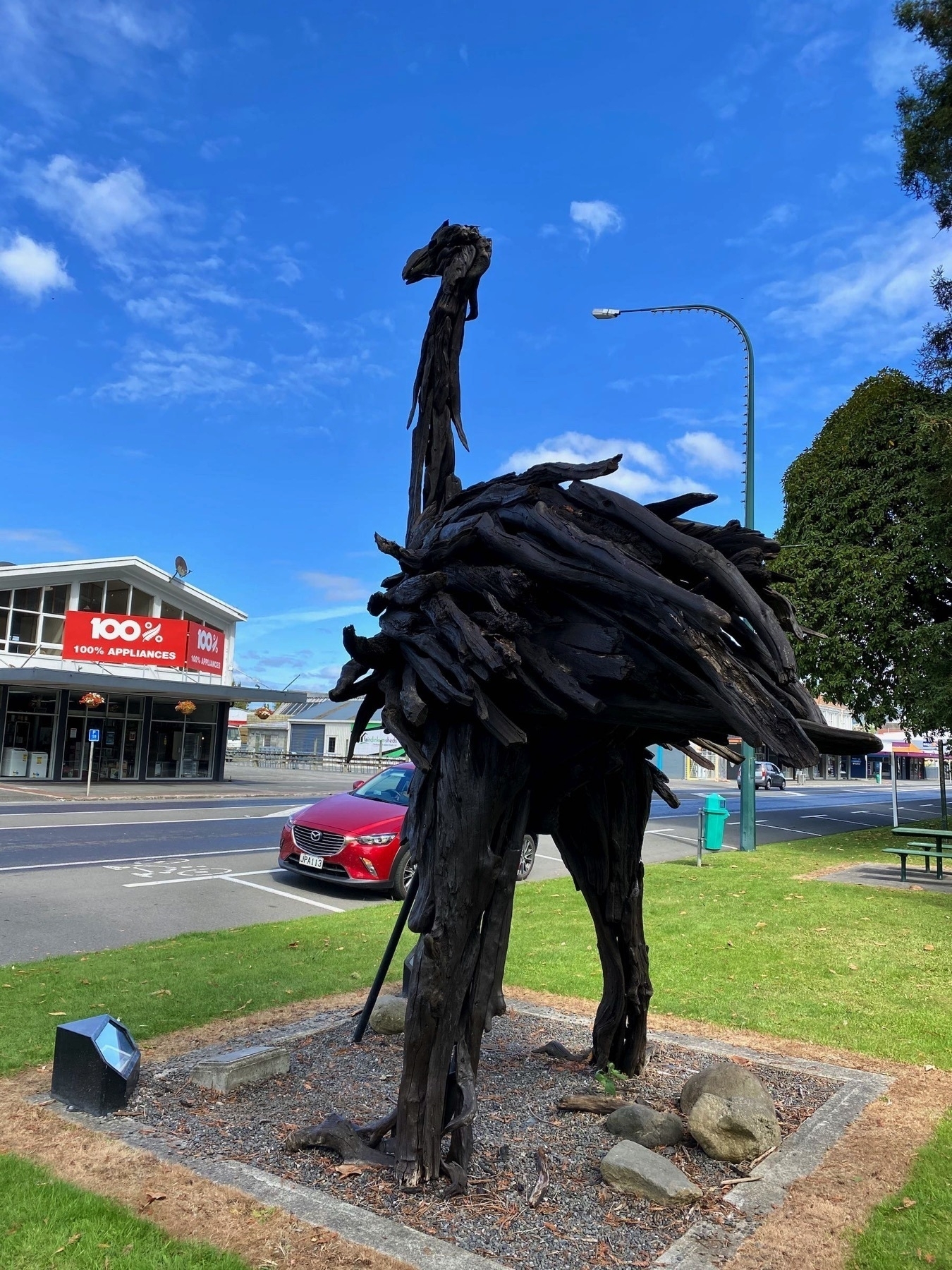 Lifesize moa sculpture, 2 or 3 metres tall, from another angle. 