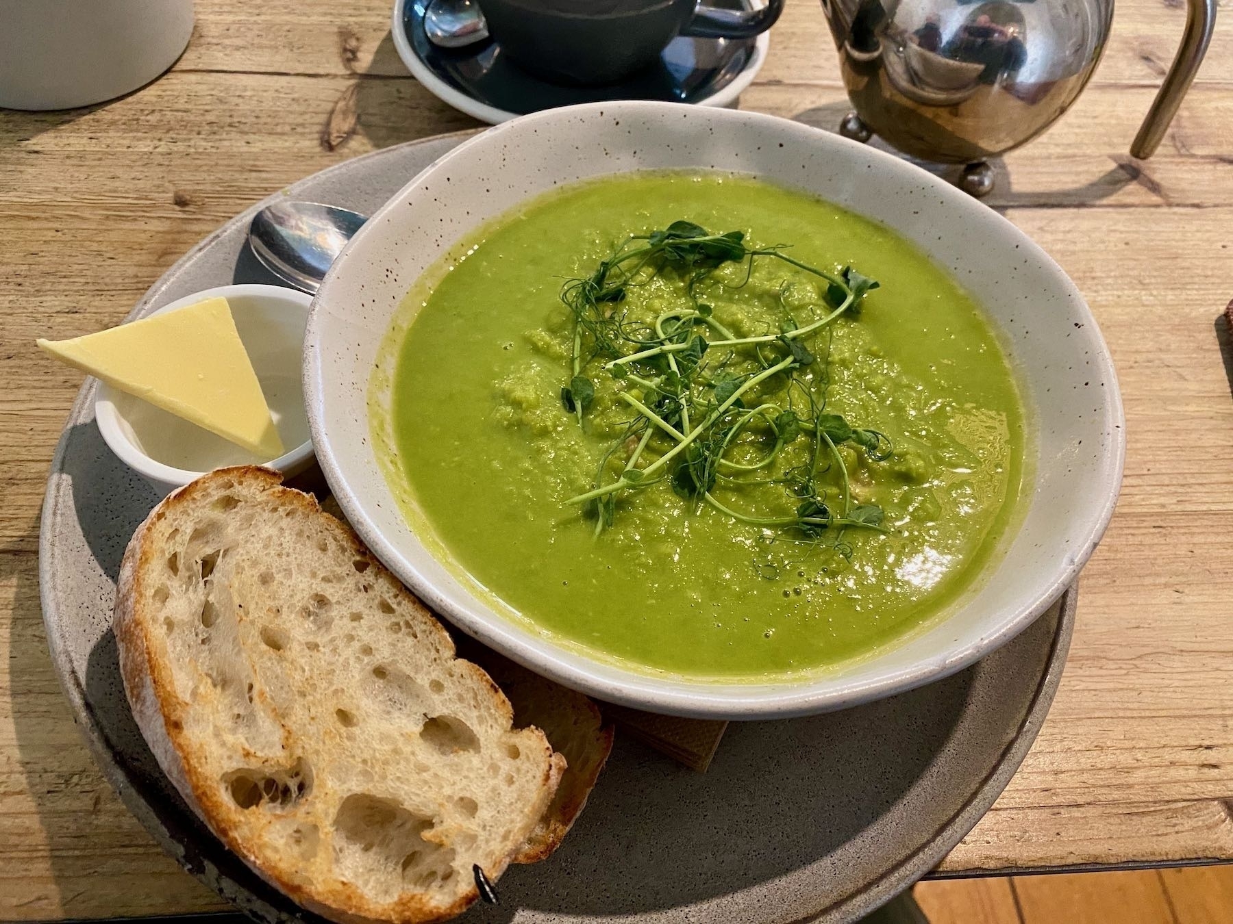 Green pea and ham soup with bread. 