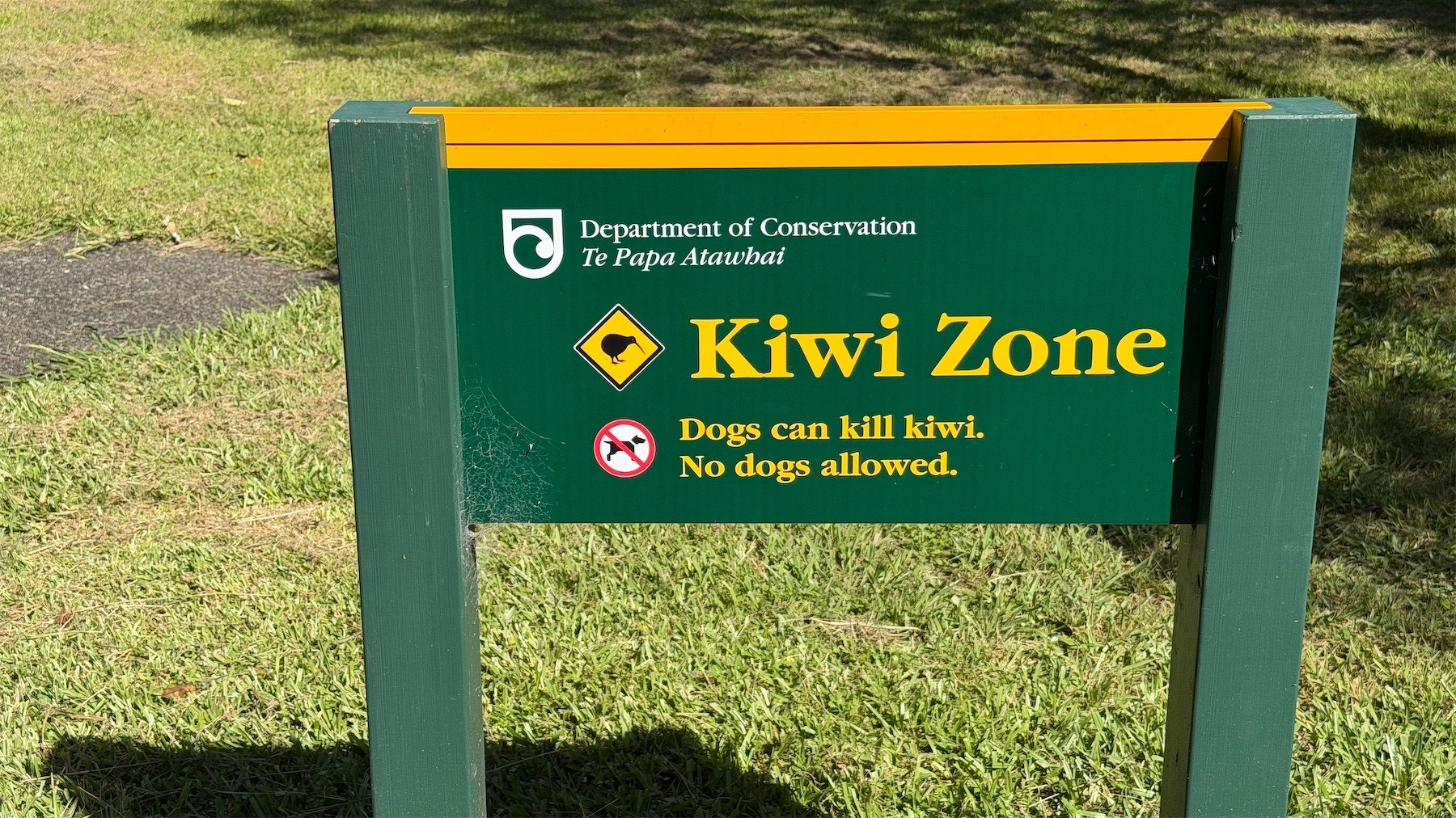 SIgn saying: Kiwi Zone. Dogs can kill kiwi. No dogs allowed. 