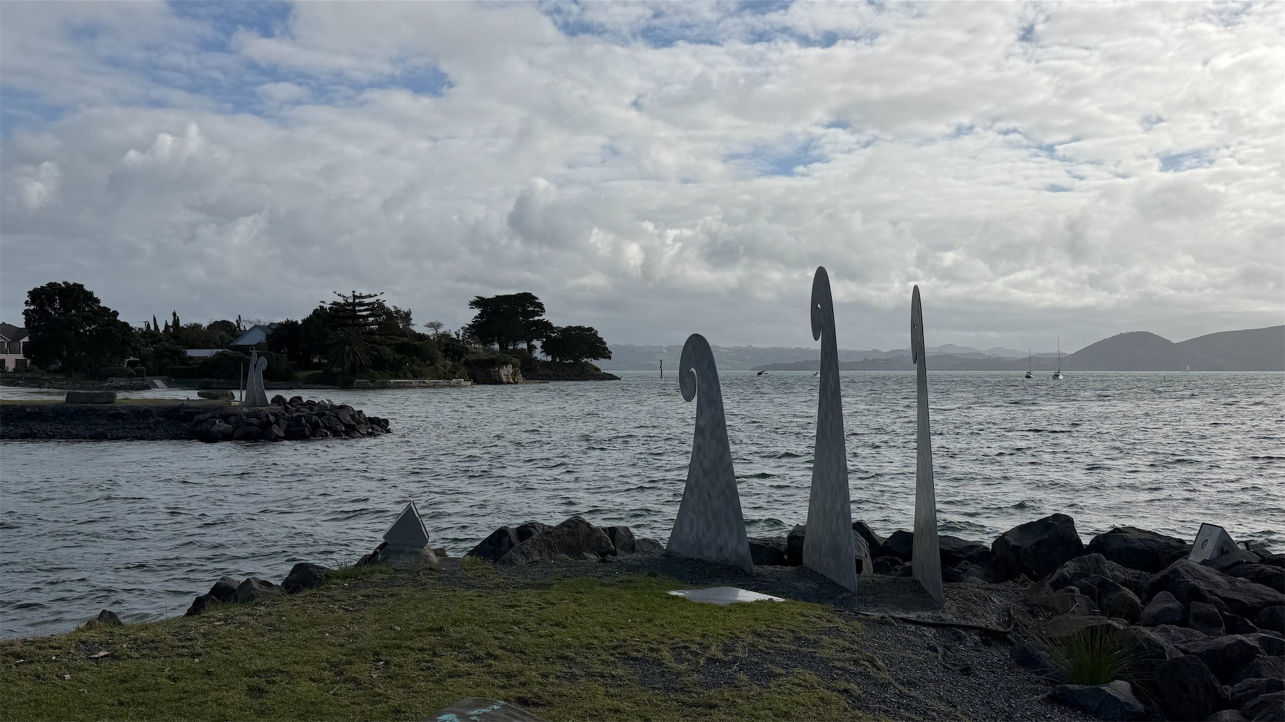 Sculptures at the canal entrance. 