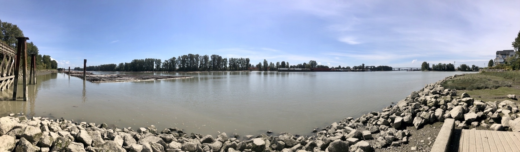 Panorama at Gladstone-Riverside Park, Vancouver - looking at Fraser River