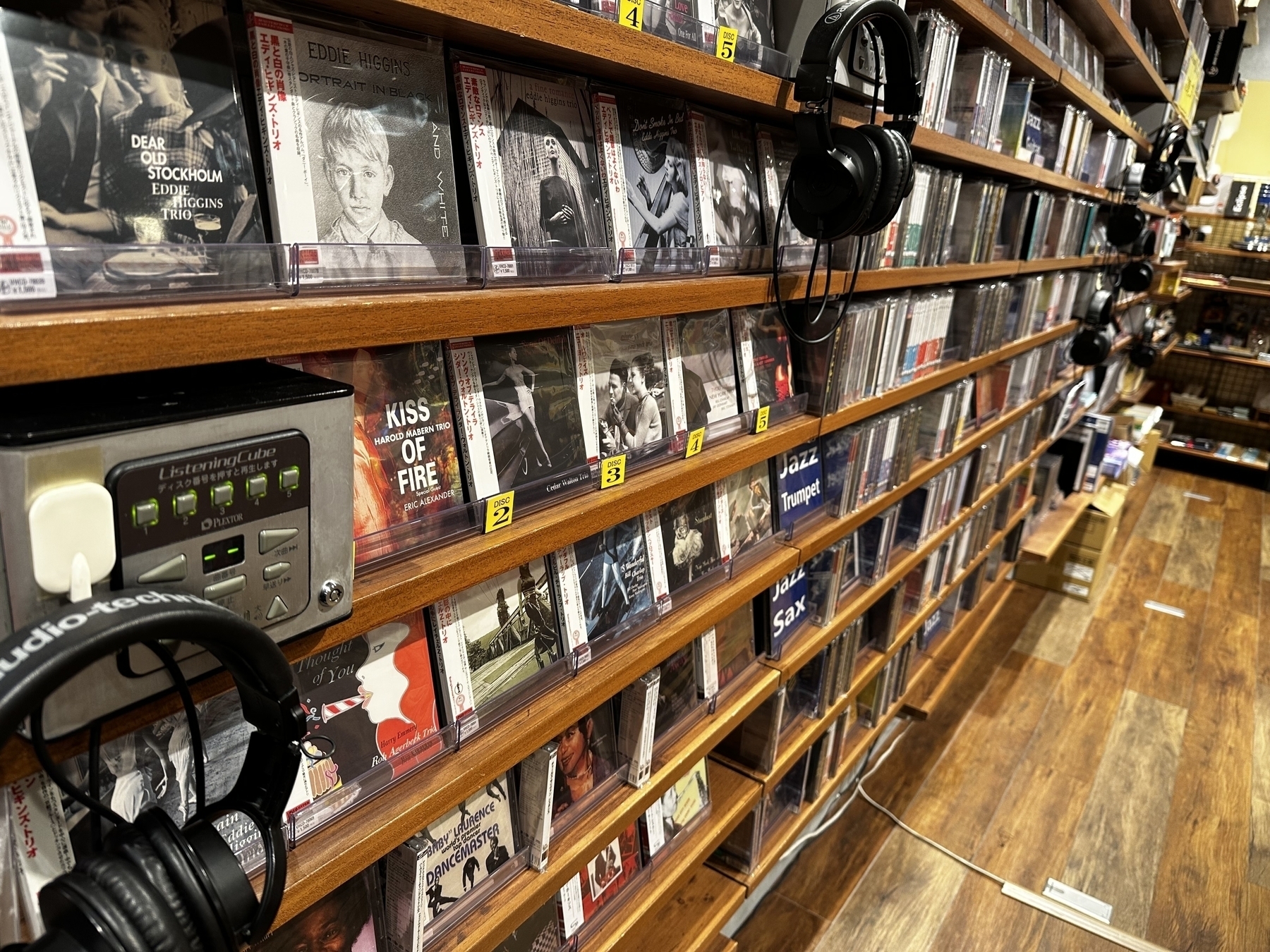 Pronto record store listening stations - in Kyoto
