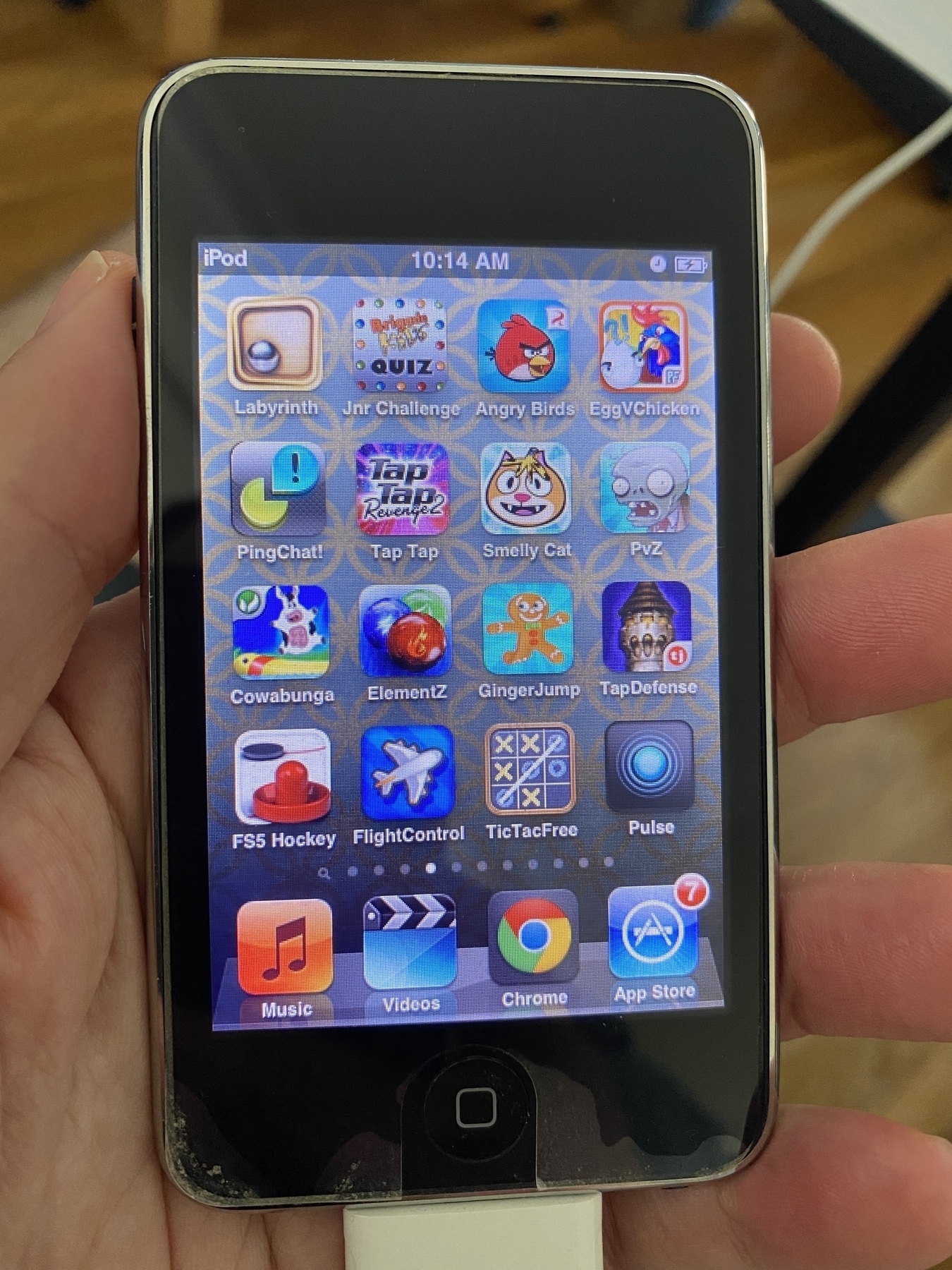 an photo of a old ipod touch