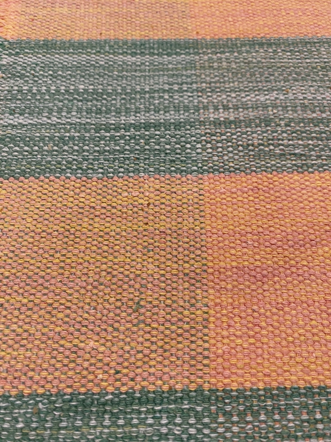 Green and orange line with a visible texture of string threads 