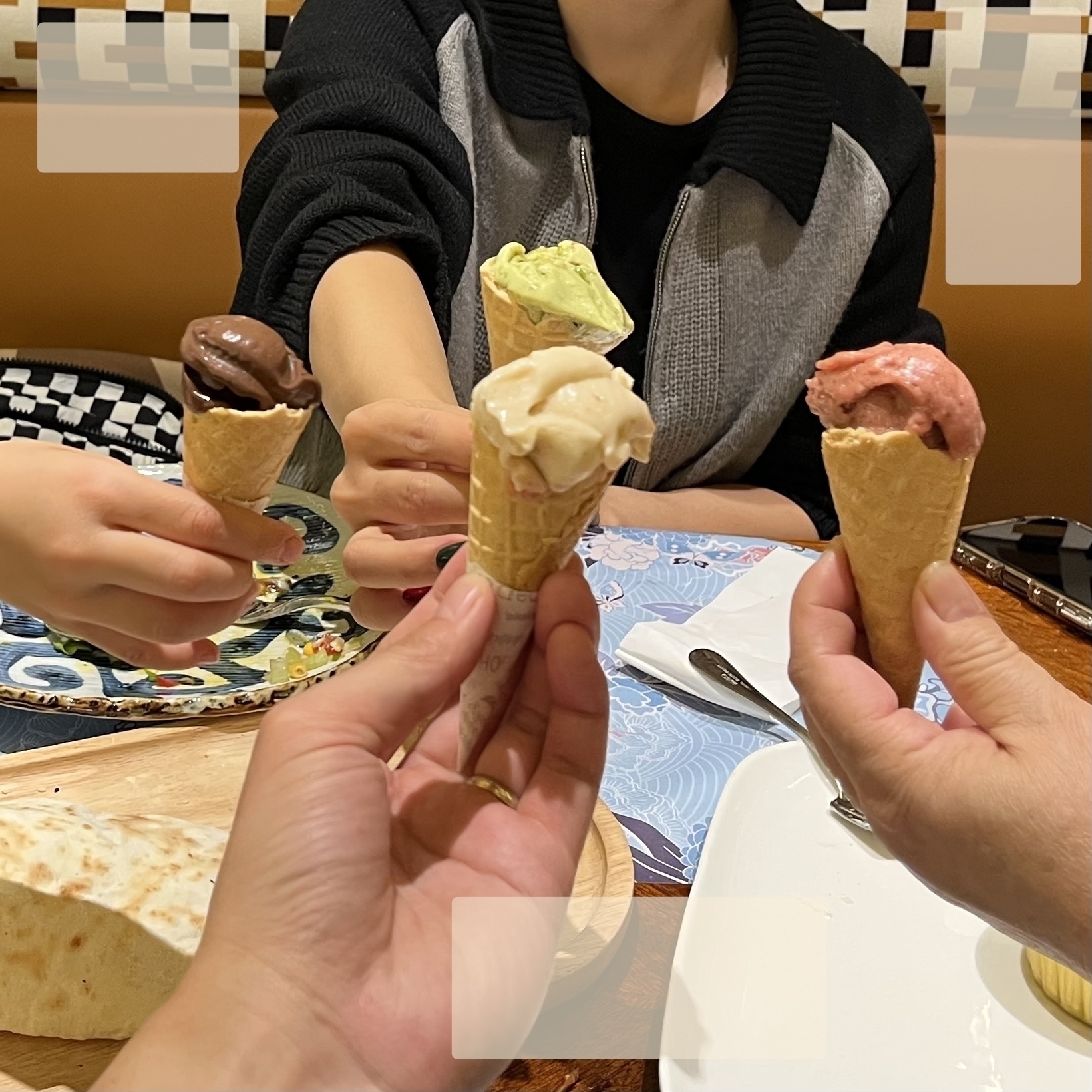 We were so happy to have four small ice creams that brought back by Hamer in her hands