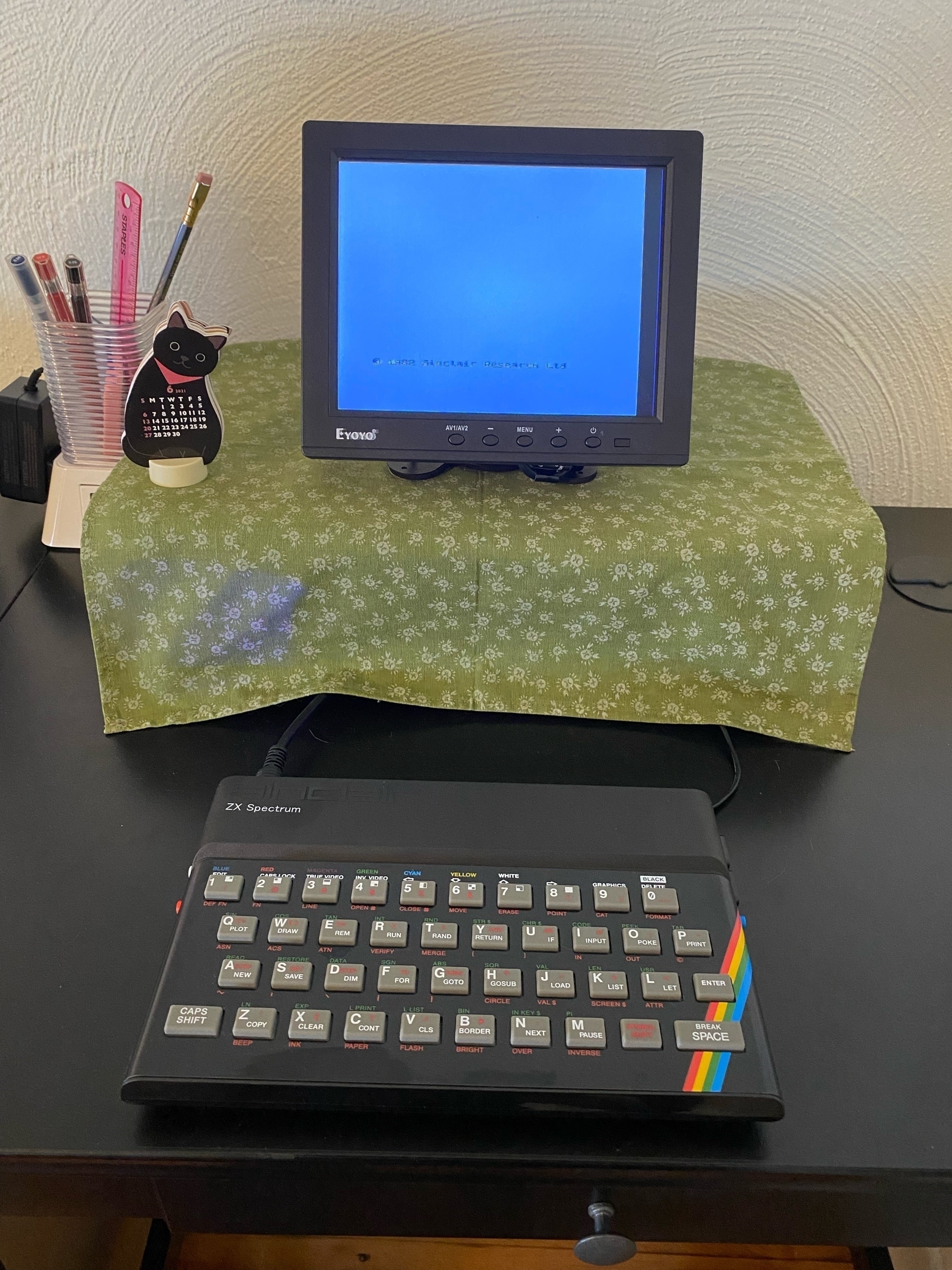 zx spectrum omni connected to small monitor