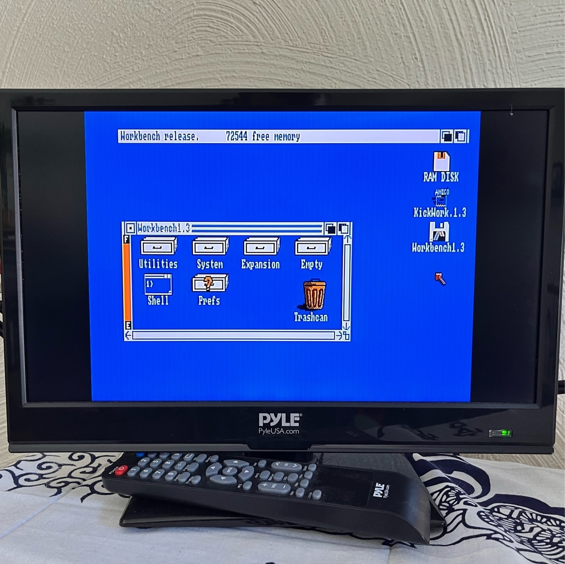 amiga 1000 booted to workbench 1.3