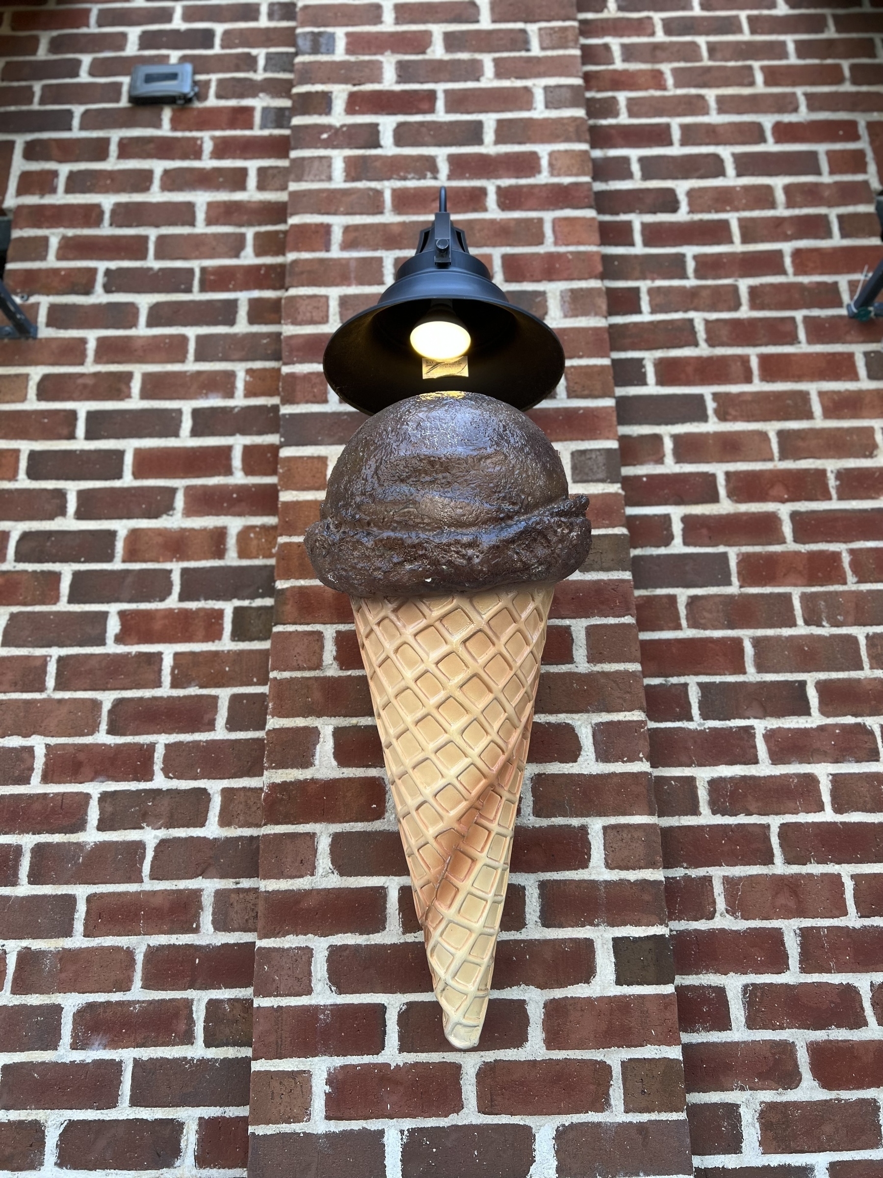 Ice cream cone lamp post