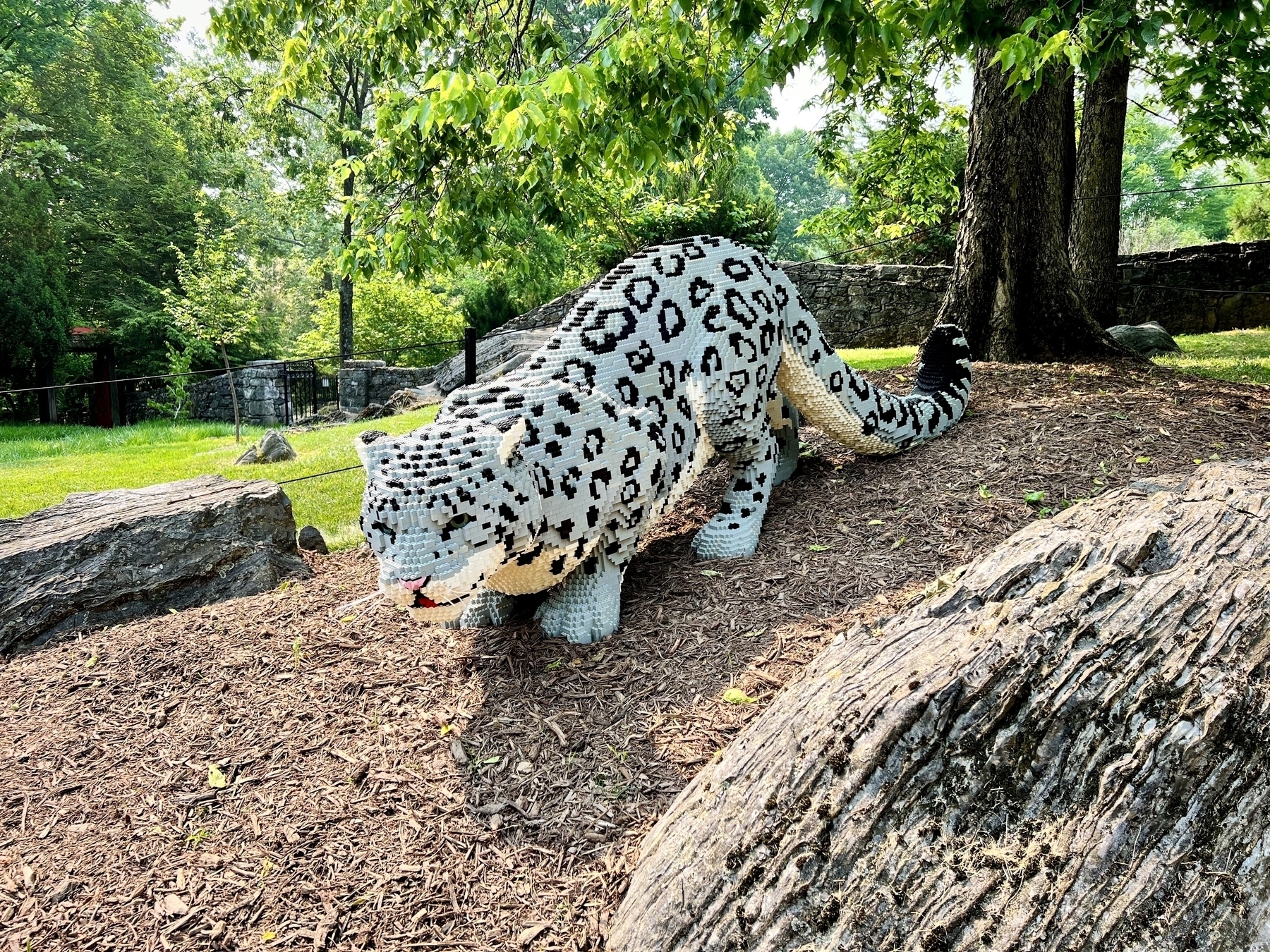 Snow Leopard built in LEGO