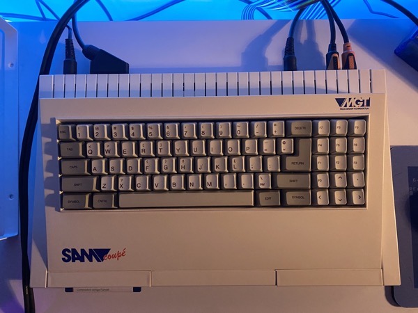 SAM Coupé with MIDI cables connected