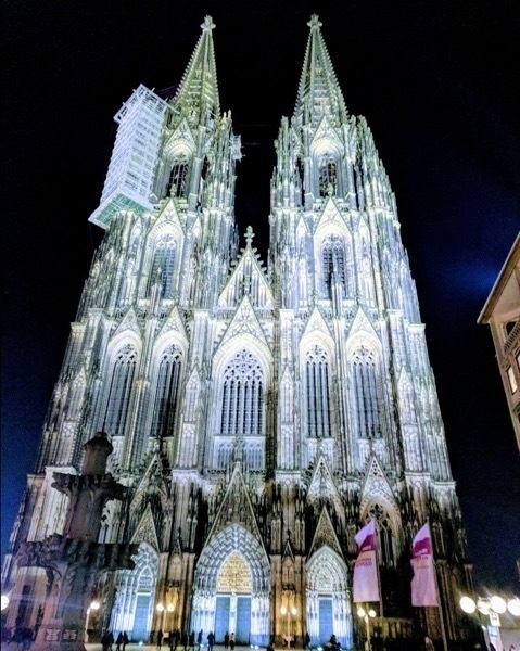 Cologne cathedral at night1175007525693599826