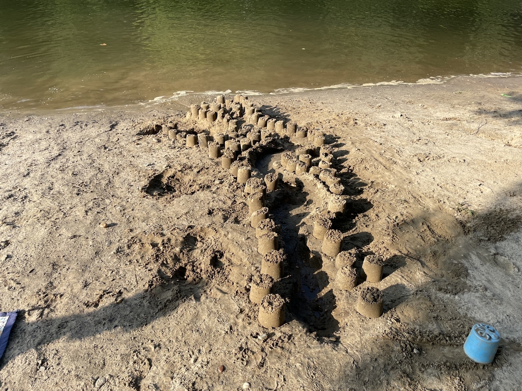 Sand excavations and creations at the Green River 