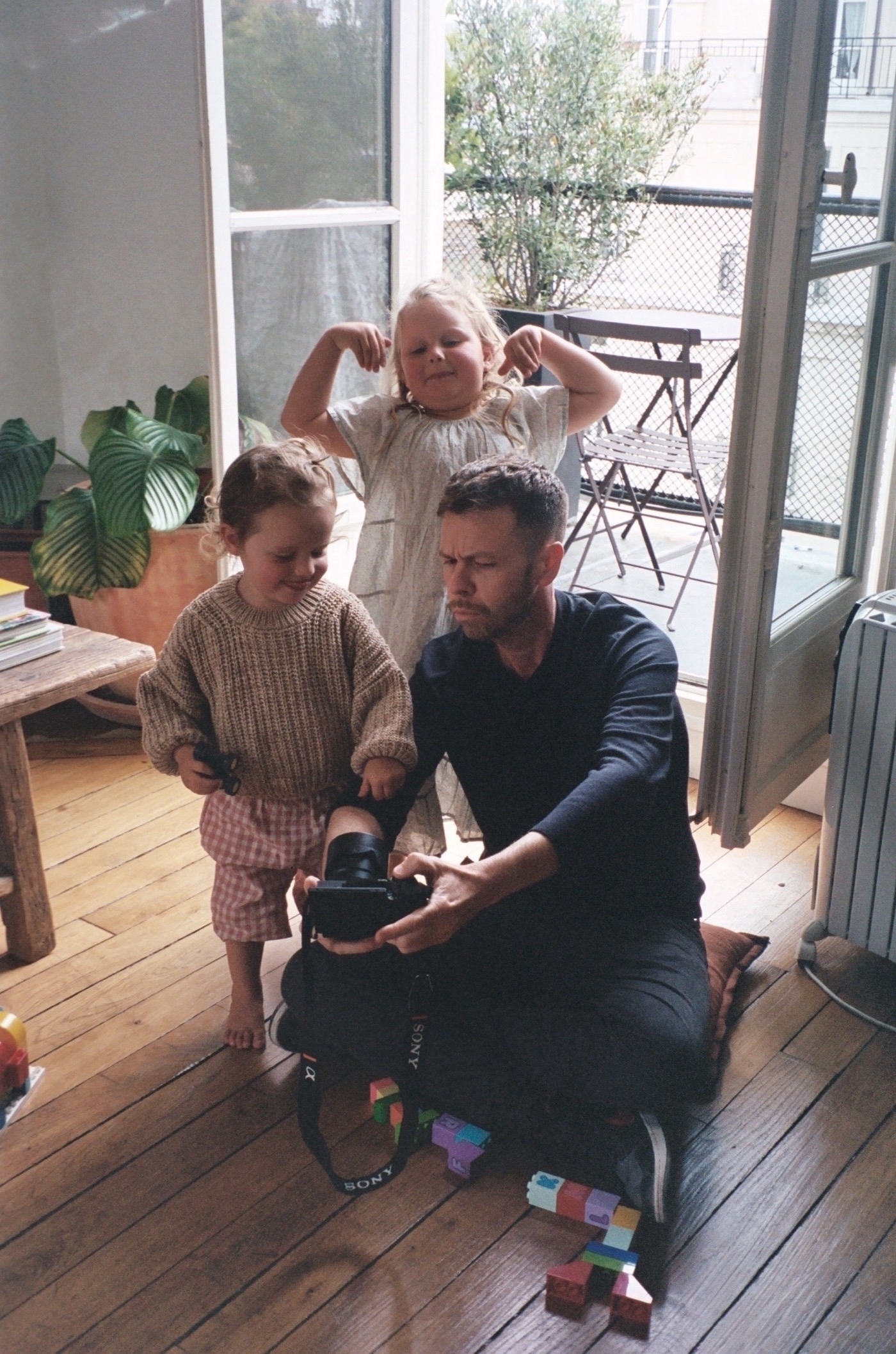 Ash taking a selfie with the girls in our apartment on his Sony A6400, Paris, May 2023. Photo taken with Leica Z2X in Paris by Josh Withers.