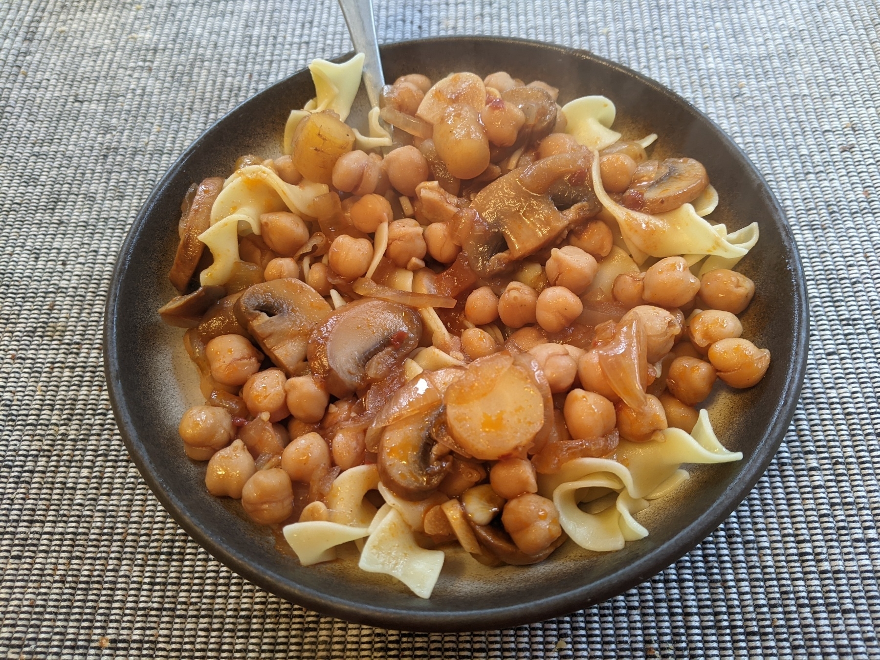 bowl of chickpeas and noodles 