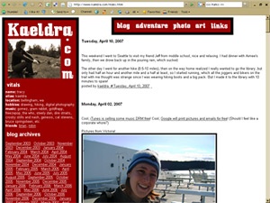 Screenshot of my first blog (in 2007) with a red white and black theme and chonky sidebar