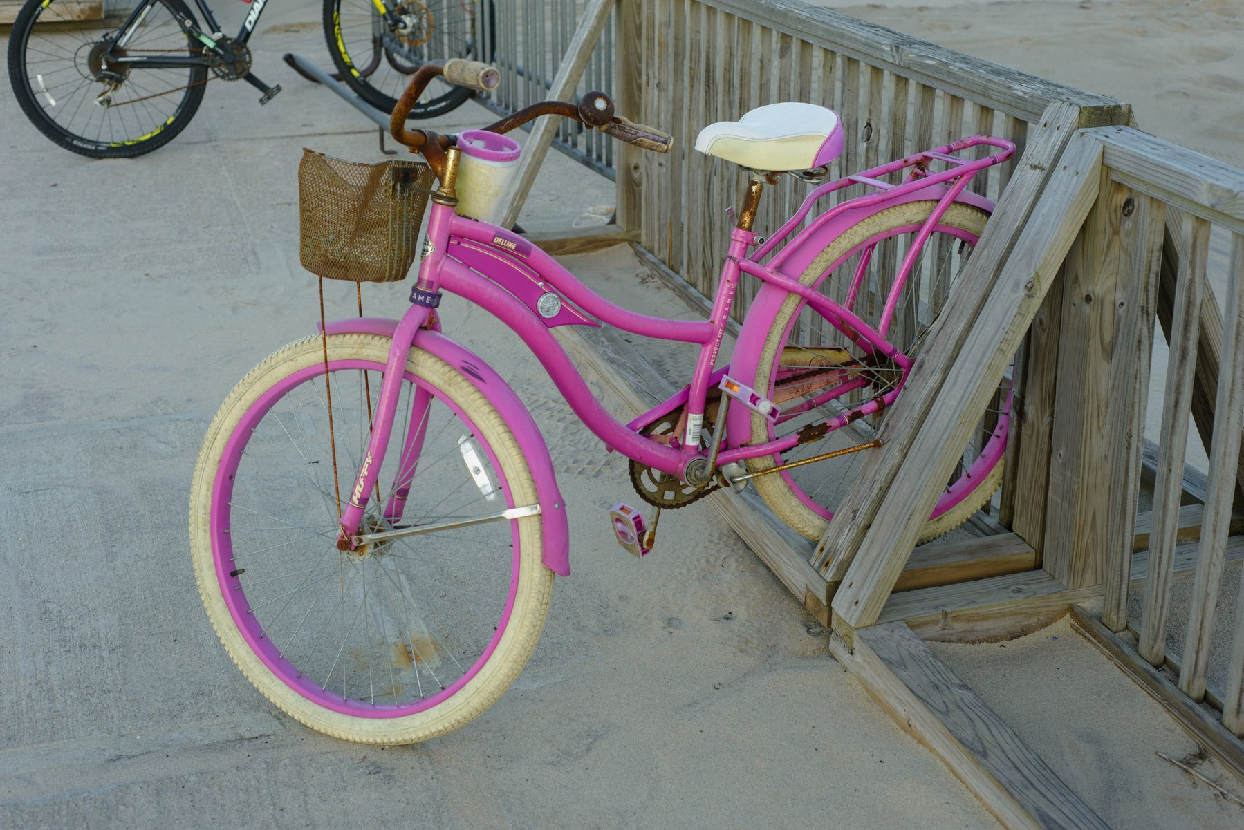Pink, vintage like woman’s bicycle.