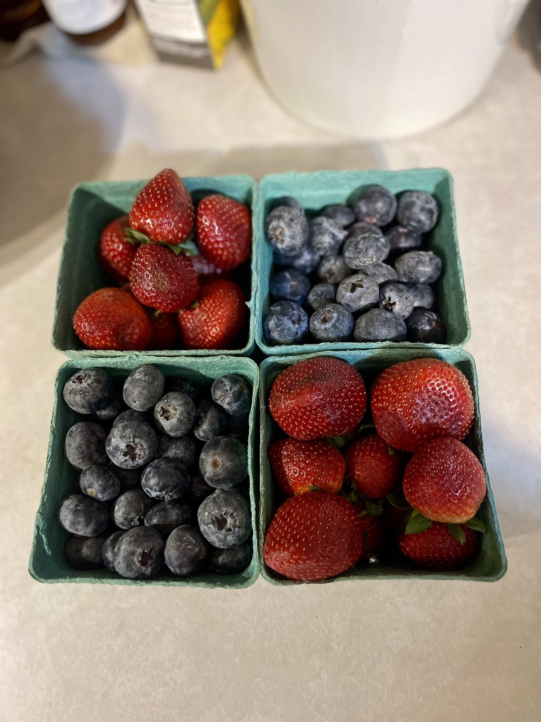 4 pint containers,  2 with strawberries and 2 with blueberries. Blueberries are unusually large.