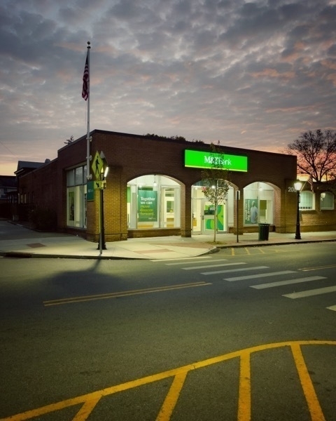 Single story M&T bank building in the early morning.