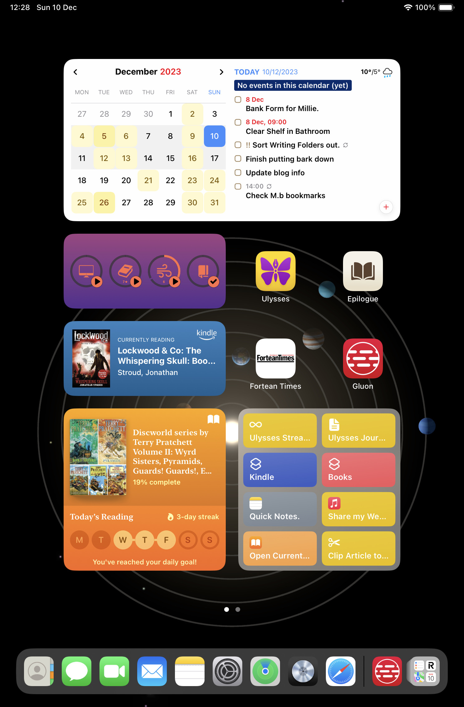iPad screenshot. Calendar app top, reading apps and shortcuts, with magazines and small app buttons completing. Native Apple apps along the bottom. 