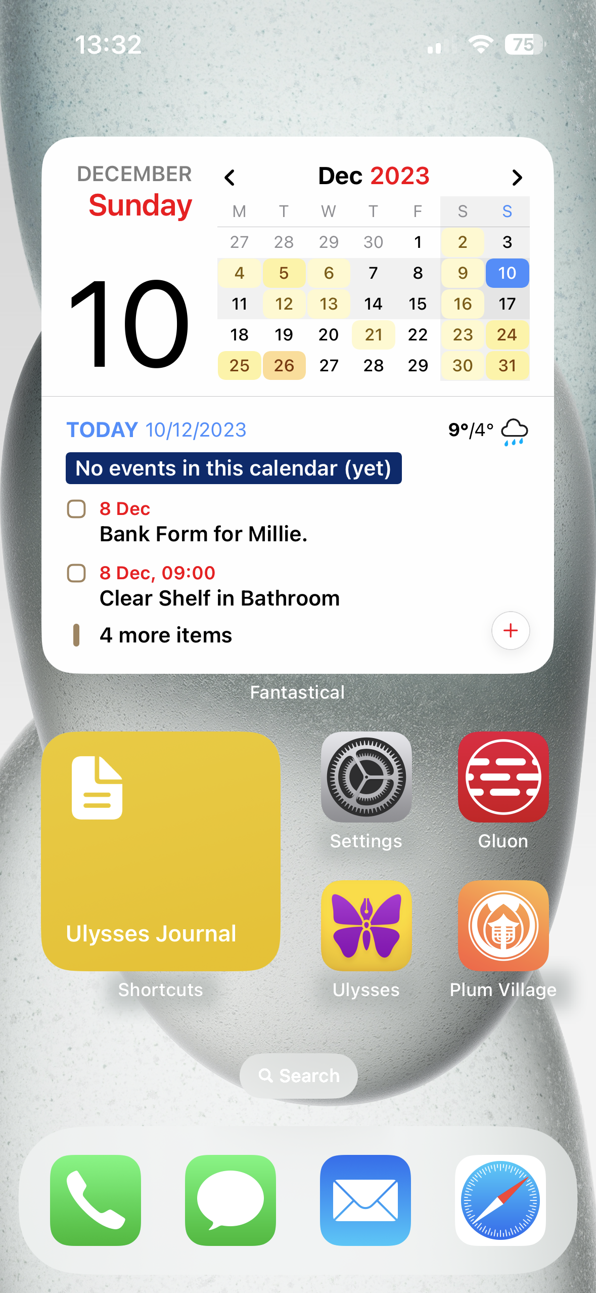 iPhone screenshot, large calendar app taking up the most space. 