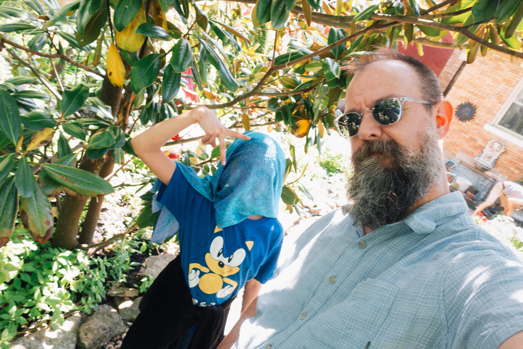 Man with beard takes selfie with person under blue fabric - Sony RX100