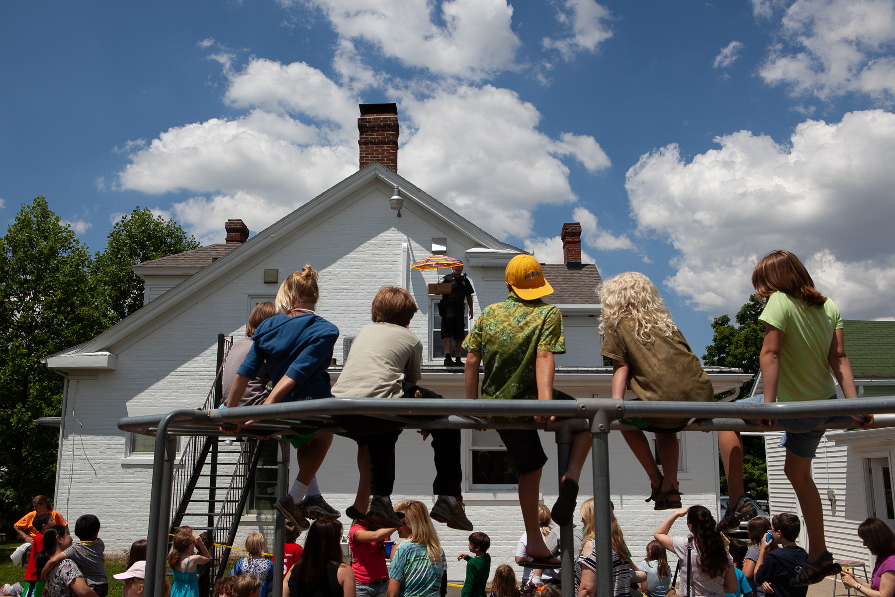 Police officer drops a box with an umbrella and egg inside off a roof of a montessori - Canon 5d Mark II