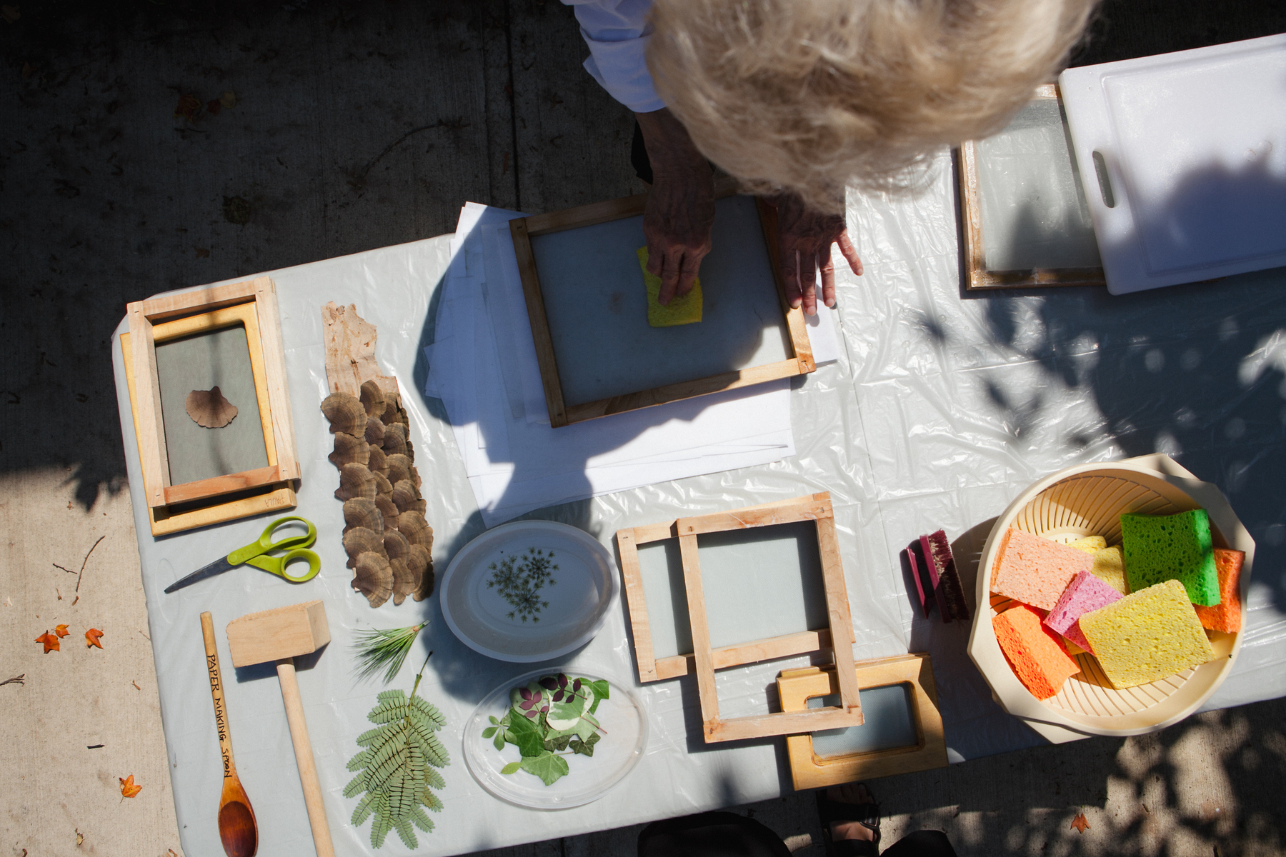 Mom makes paper outside with all her supplies laid out perfectly - Canon 5D