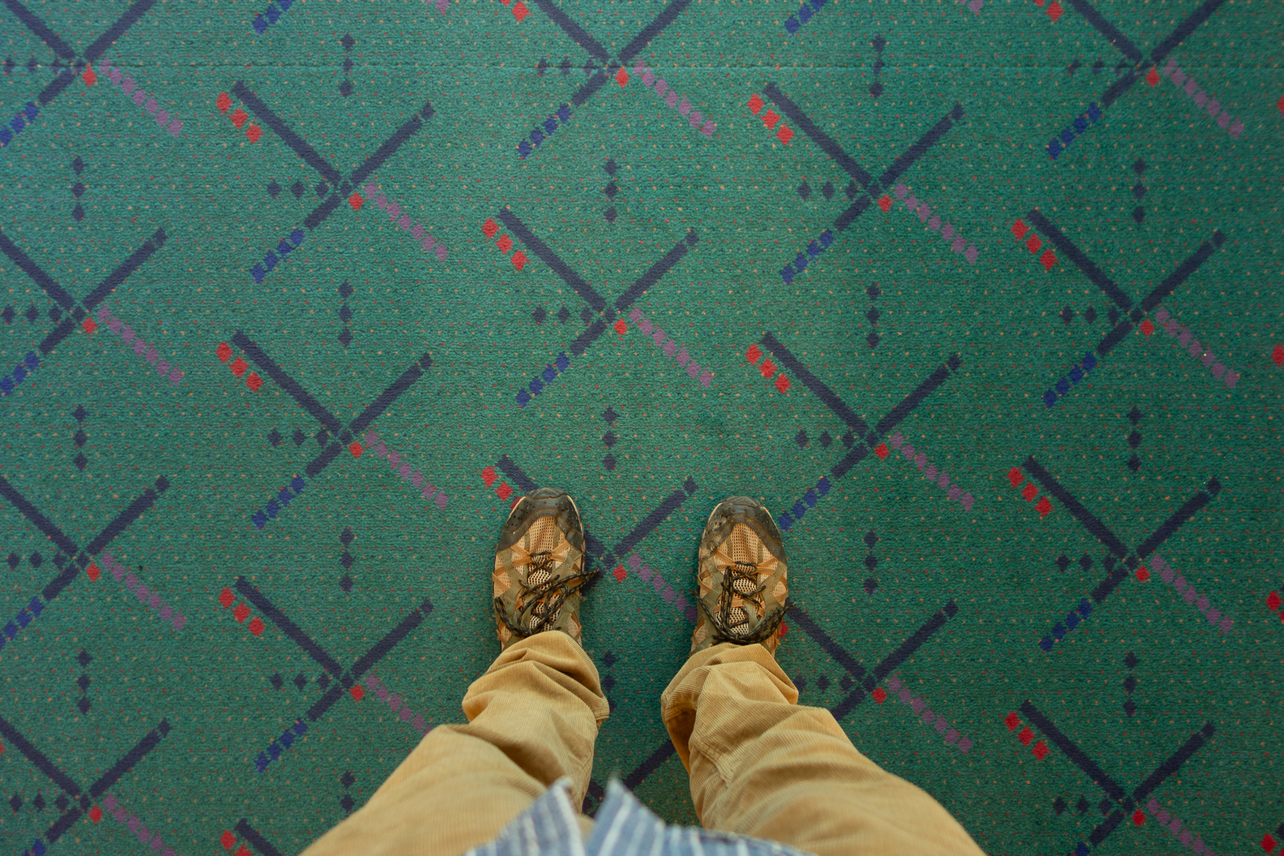 The Portland airport still had a tiny section with the old carpet. I padded my travel time to find it. - Sony RX100