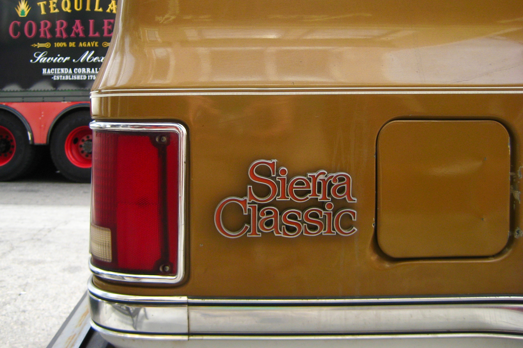 Nice thick staggered serif badge reading Sierra Classic on the tail end of a GMC Truck in gold - Canon PowerShot SD750